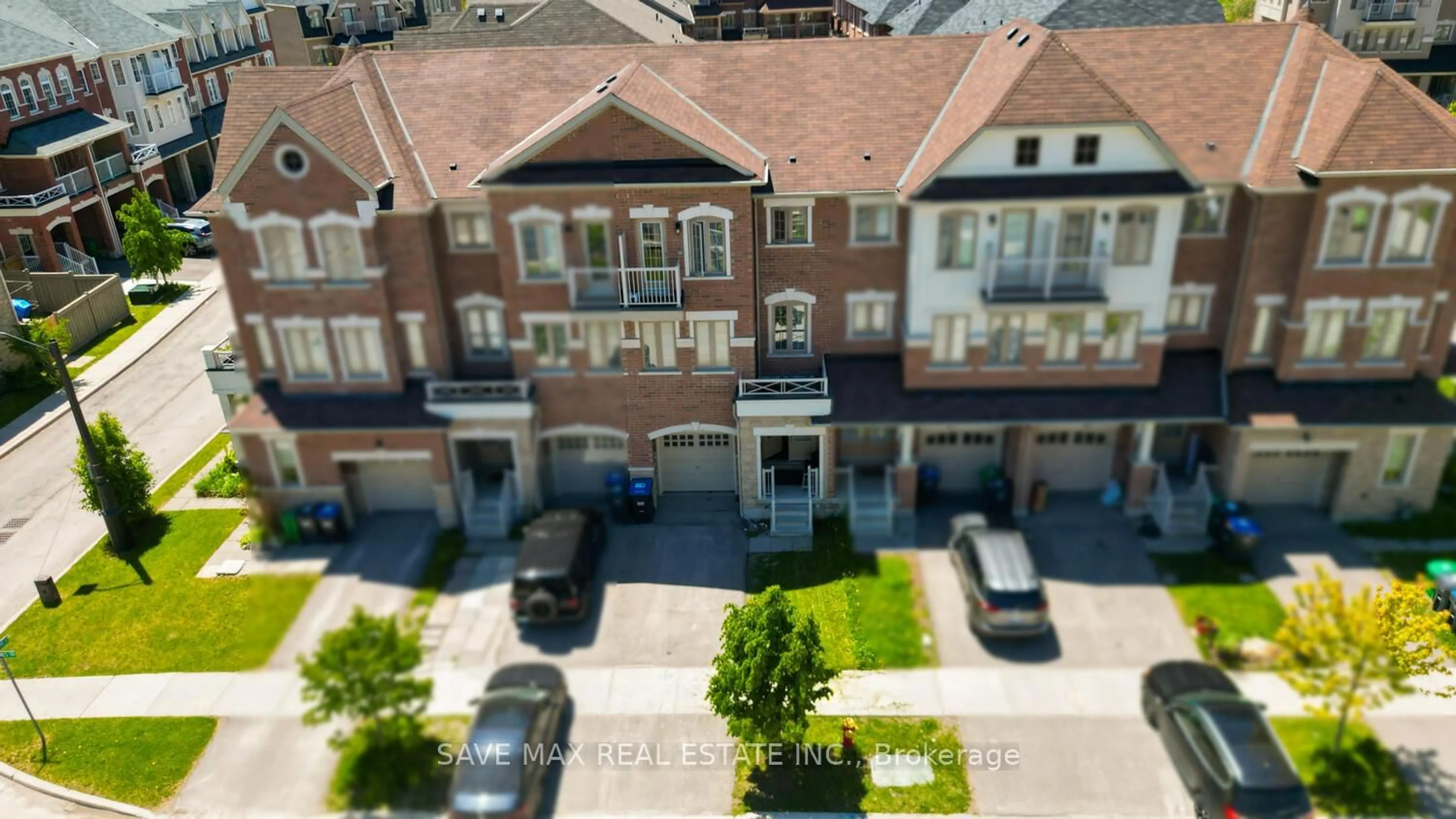 A pic from outside/outdoor area/front of a property/back of a property/a pic from drone, street for 80 New Pines Tr, Brampton Ontario L6Z 0B4