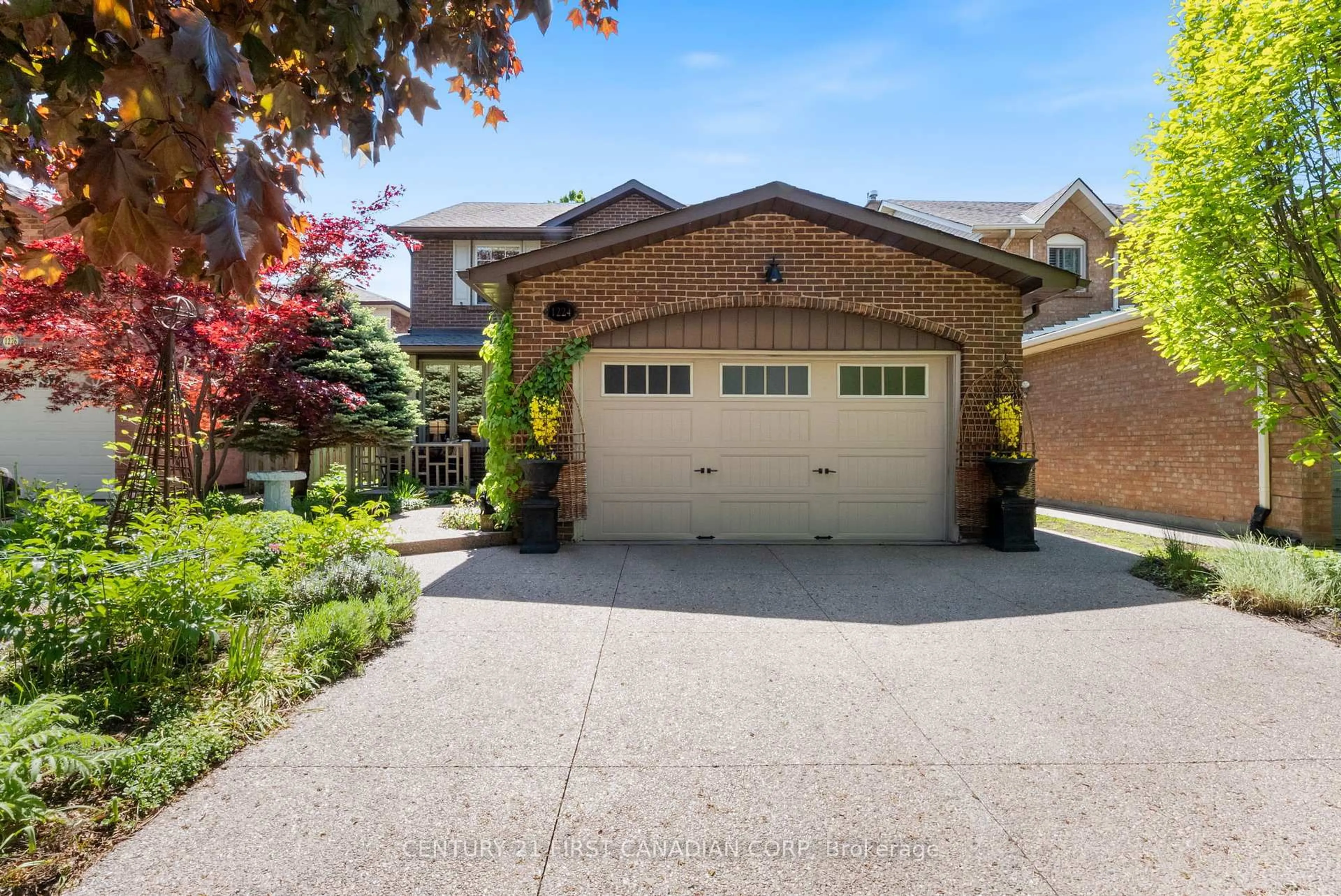 Home with brick exterior material, street for 1224 Nathaniel Cres, Burlington Ontario L7S 2A7