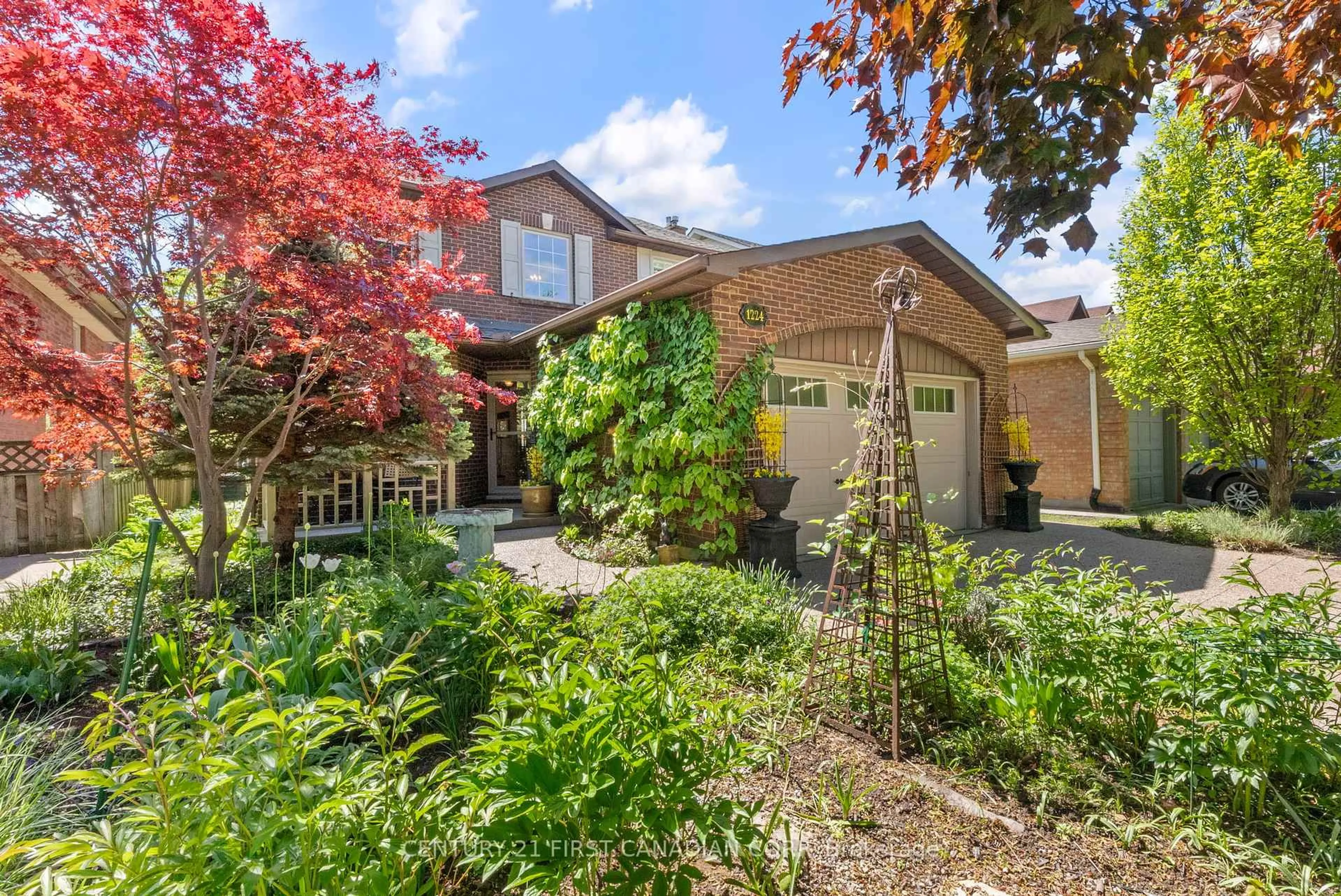 Home with brick exterior material, street for 1224 Nathaniel Cres, Burlington Ontario L7S 2A7