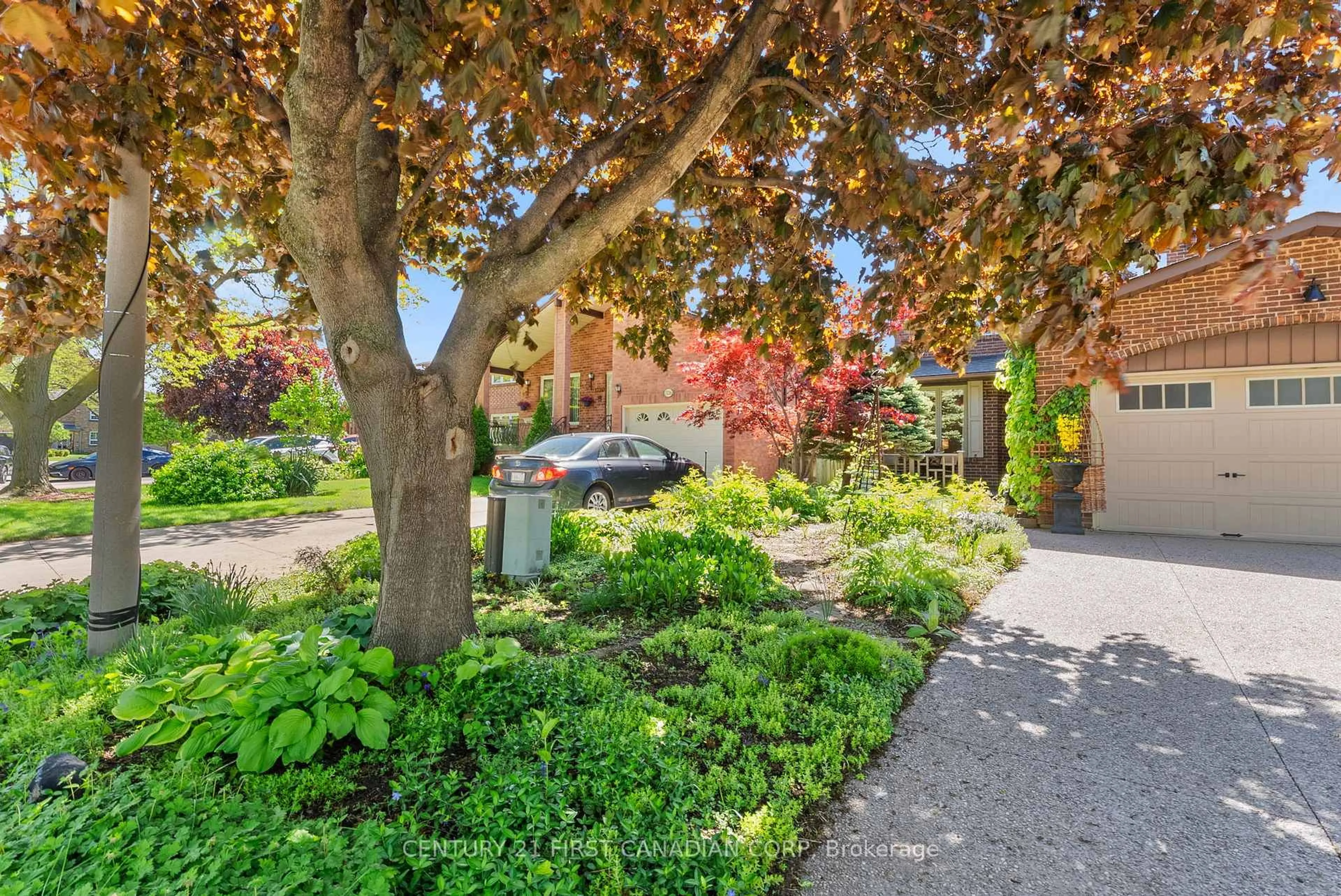 Patio, street for 1224 Nathaniel Cres, Burlington Ontario L7S 2A7