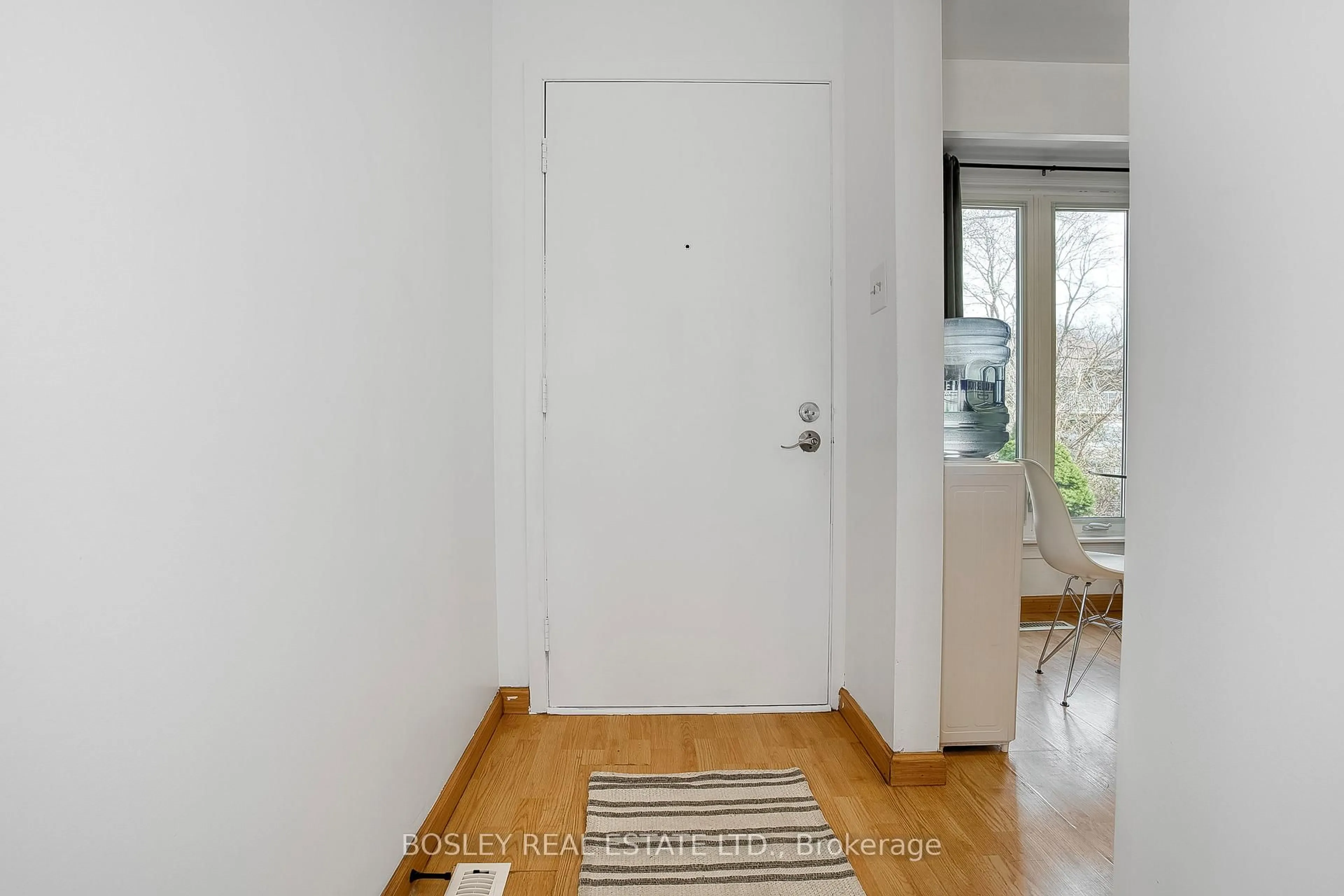 Indoor entryway for 8 Thorsby Crt, Brampton Ontario L6V 3T9