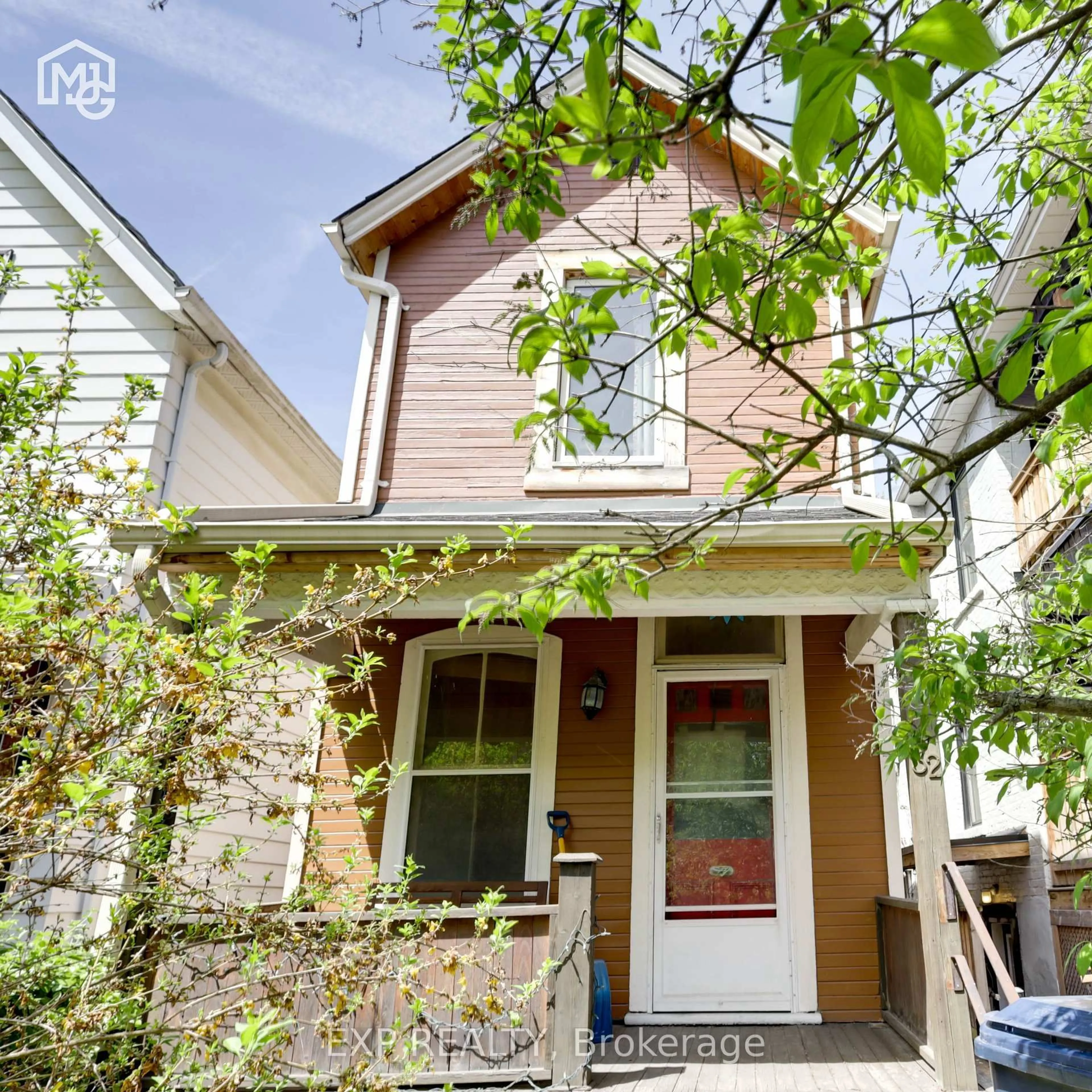 Home with vinyl exterior material, street for 32 Columbus Ave, Toronto Ontario M6R 1S2