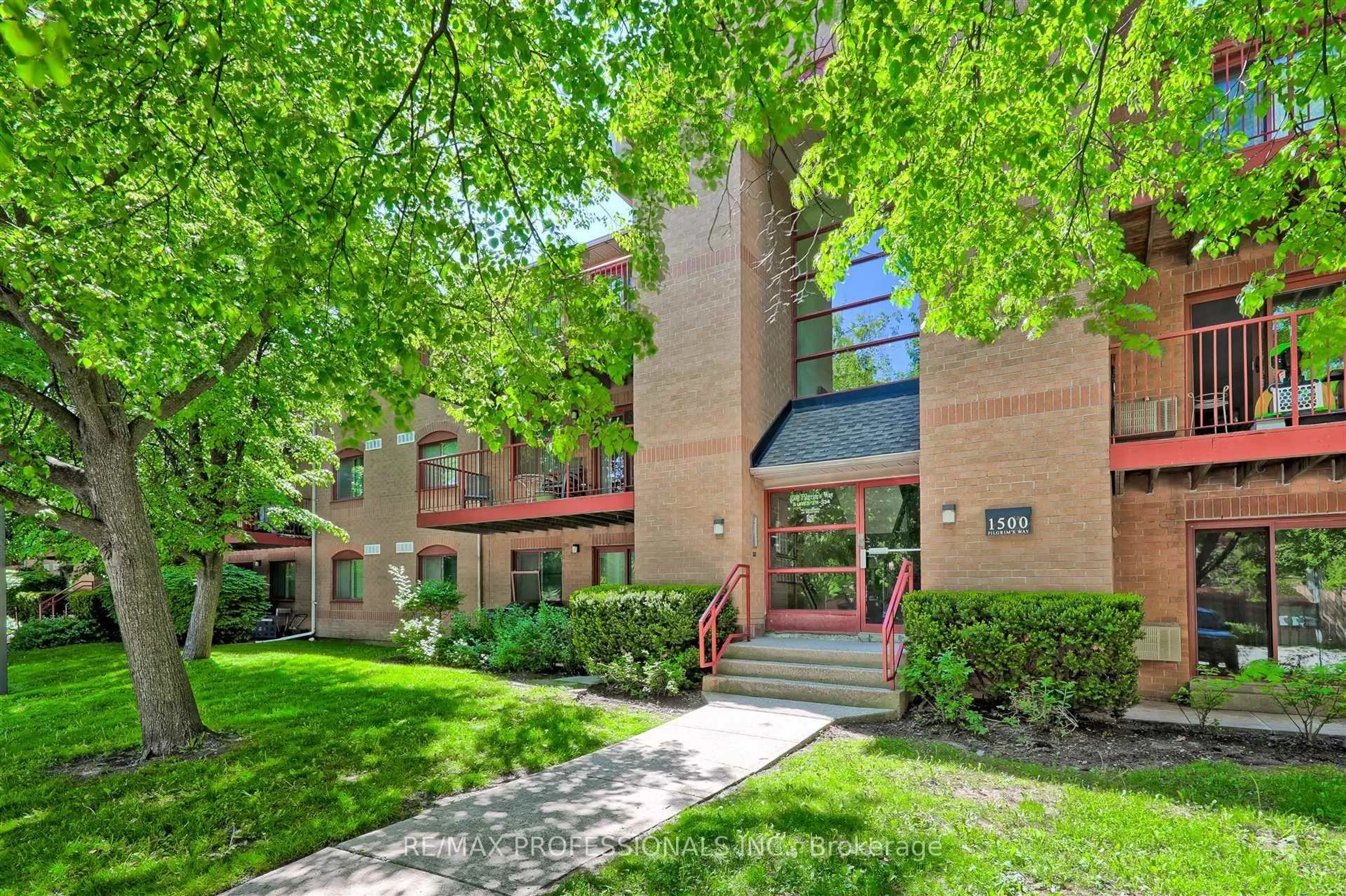 Indoor foyer for 1500 Pilgrims Way #324, Oakville Ontario L6M 3G9