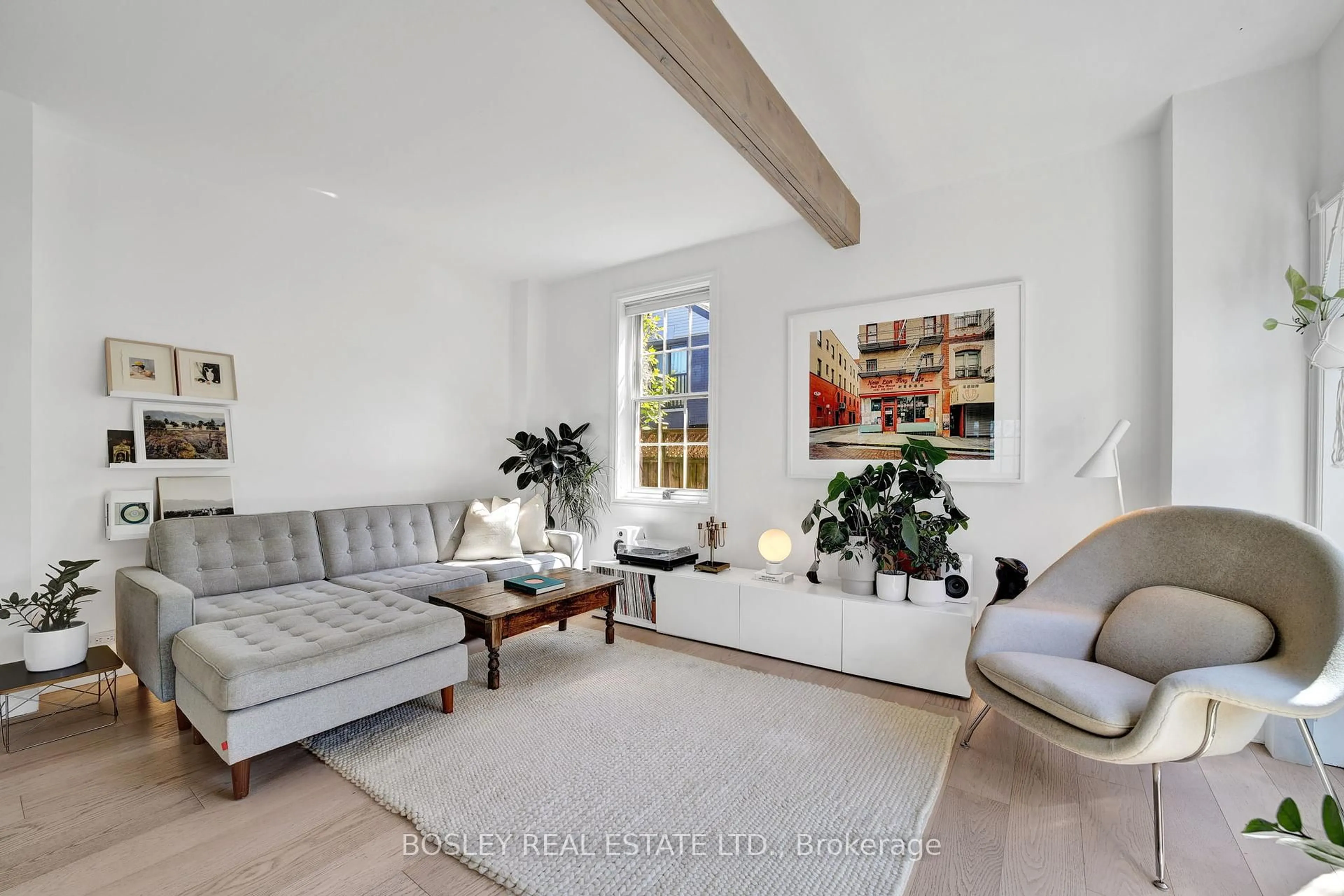 Living room with furniture, unknown for 3 Virtue St, Toronto Ontario M6R 1C1