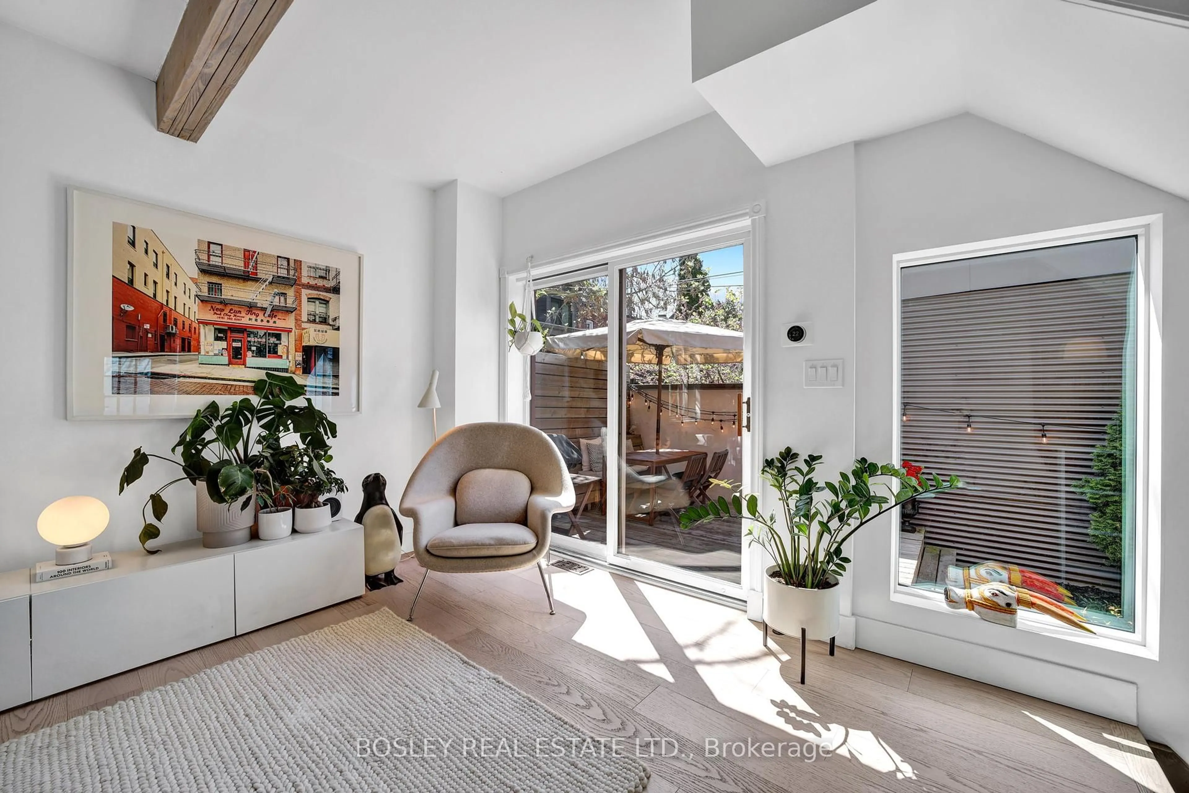 Indoor entryway for 3 Virtue St, Toronto Ontario M6R 1C1