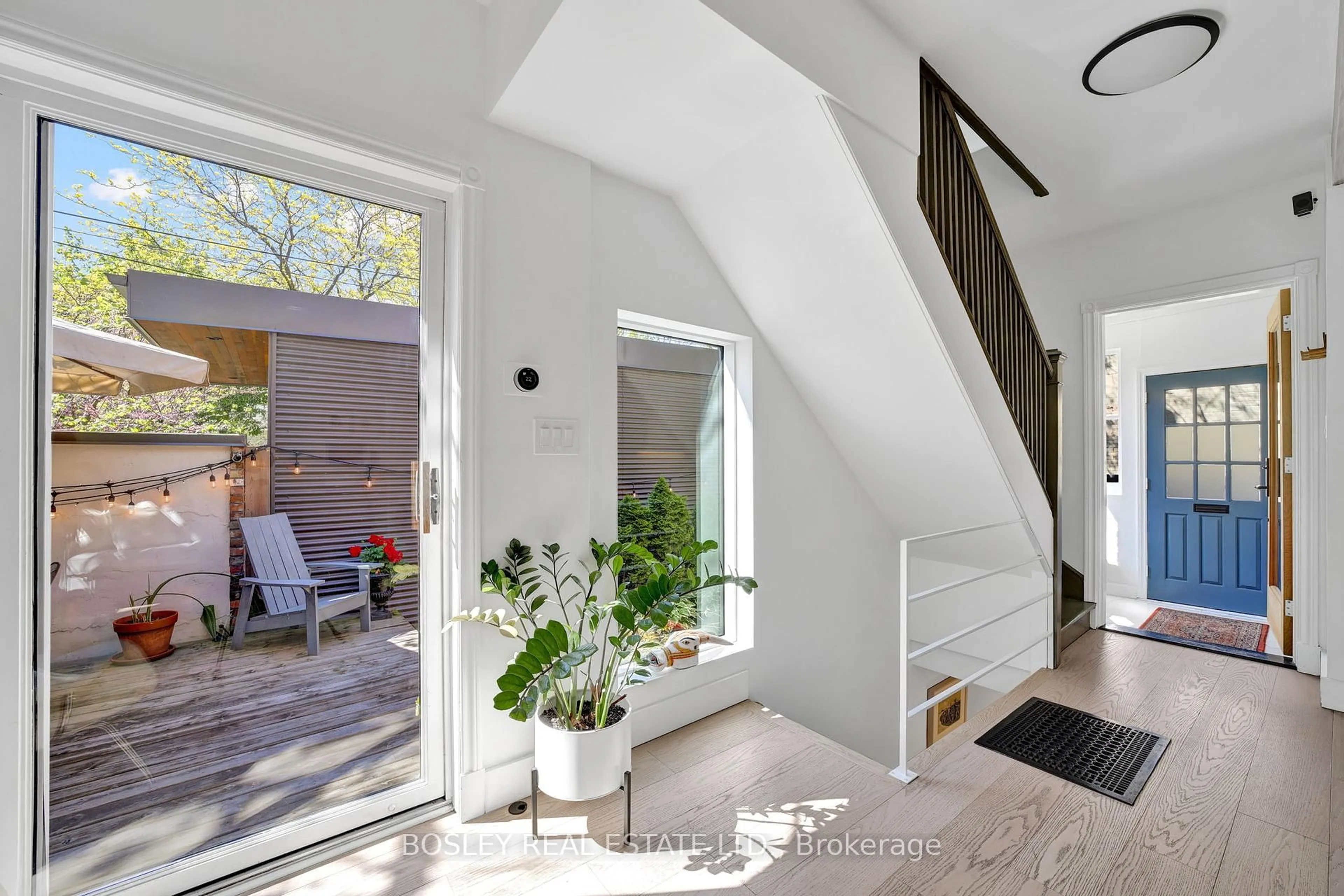 Indoor entryway for 3 Virtue St, Toronto Ontario M6R 1C1