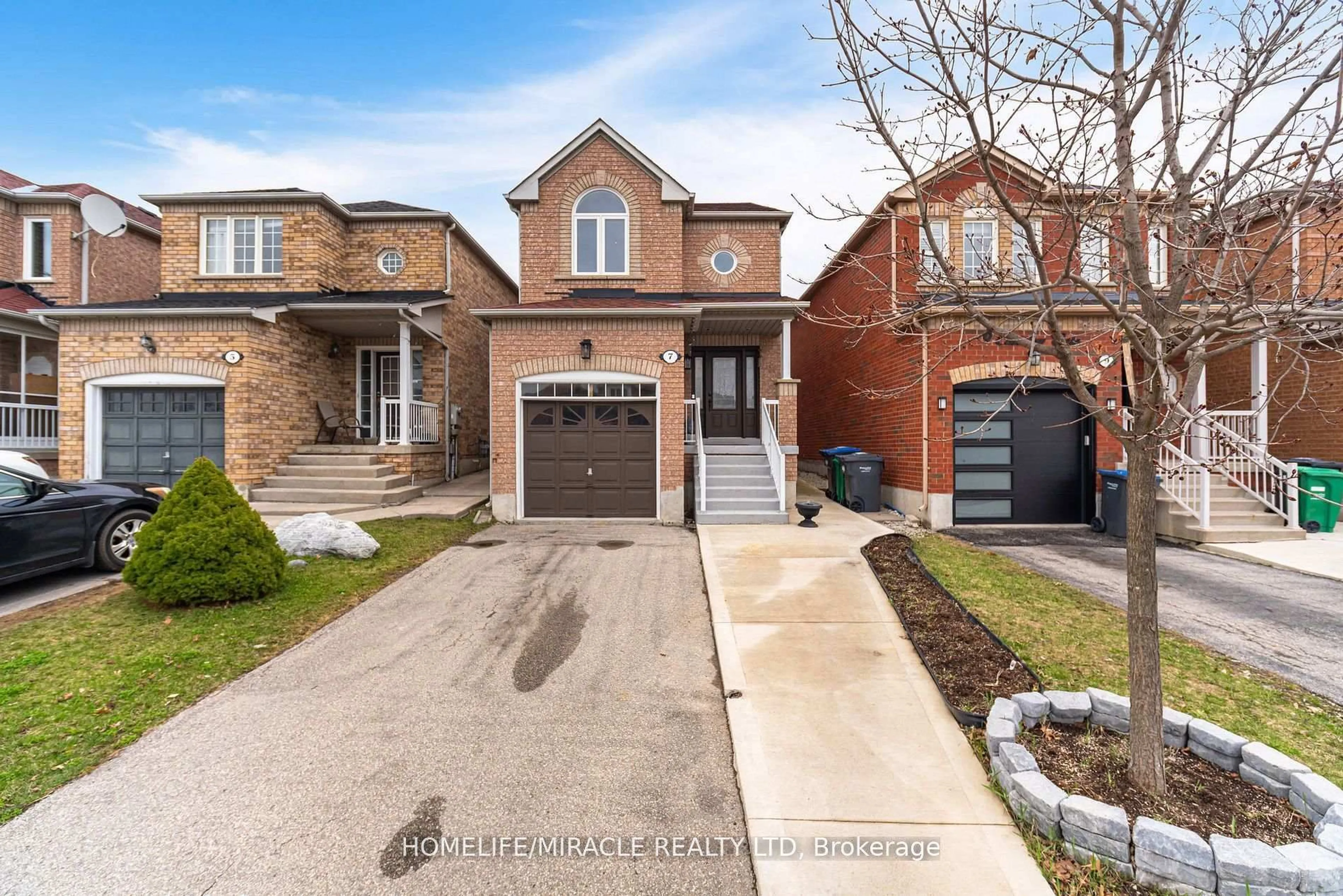 Home with brick exterior material, street for 7 Eastview Gate, Brampton Ontario L6P 1M6