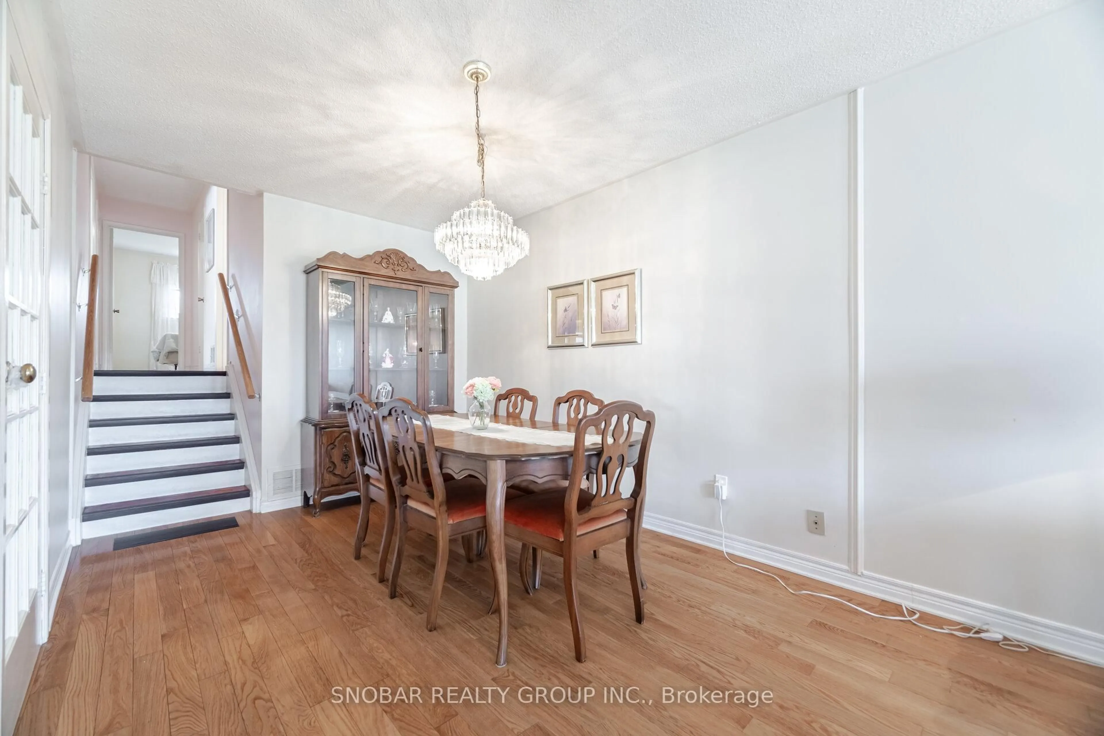 Dining room, unknown for 3315 Grechen Rd, Mississauga Ontario L5C 1X8