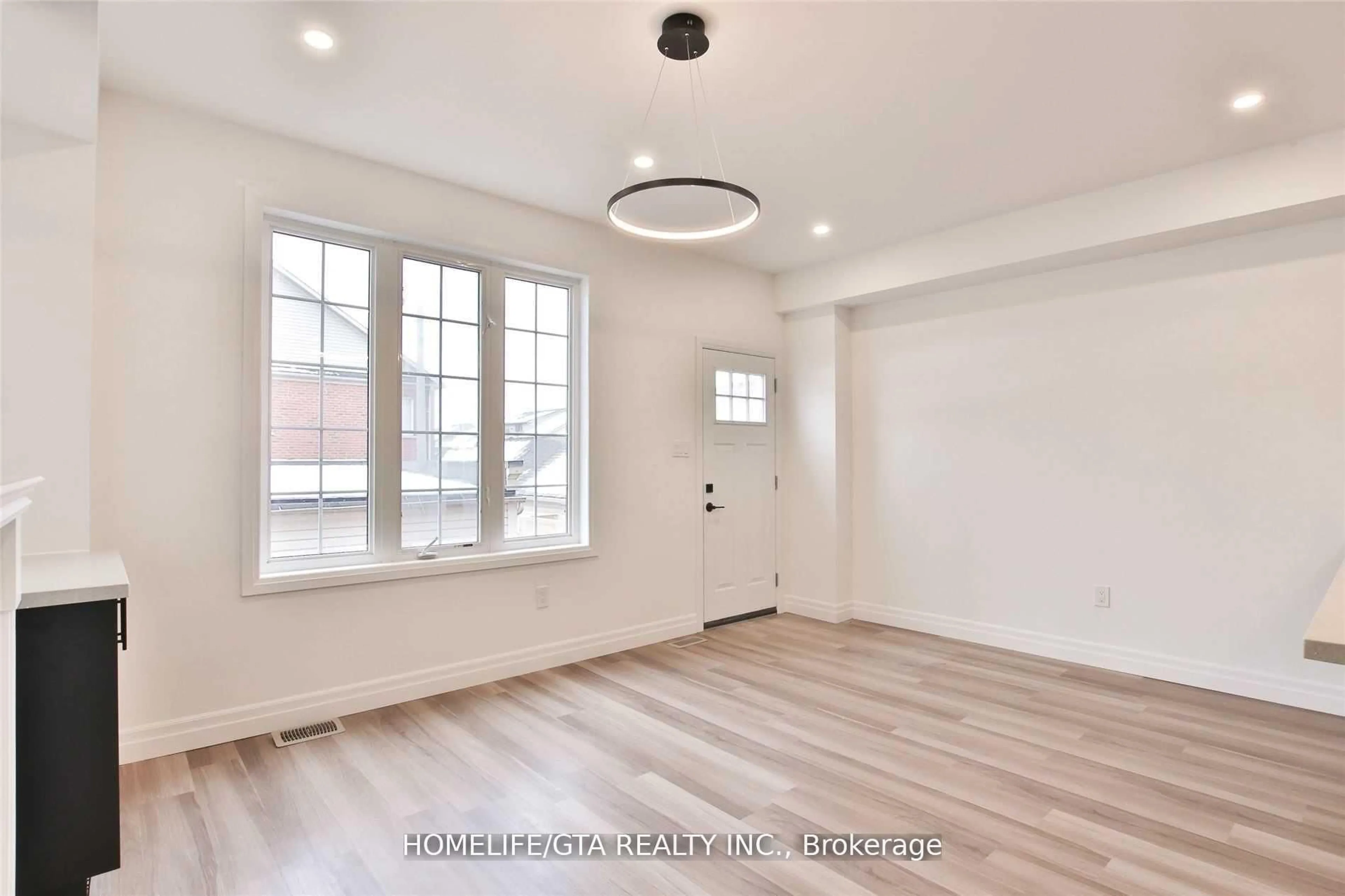 Indoor entryway for 554 Sentinel Rd, Toronto Ontario M3J 3R9