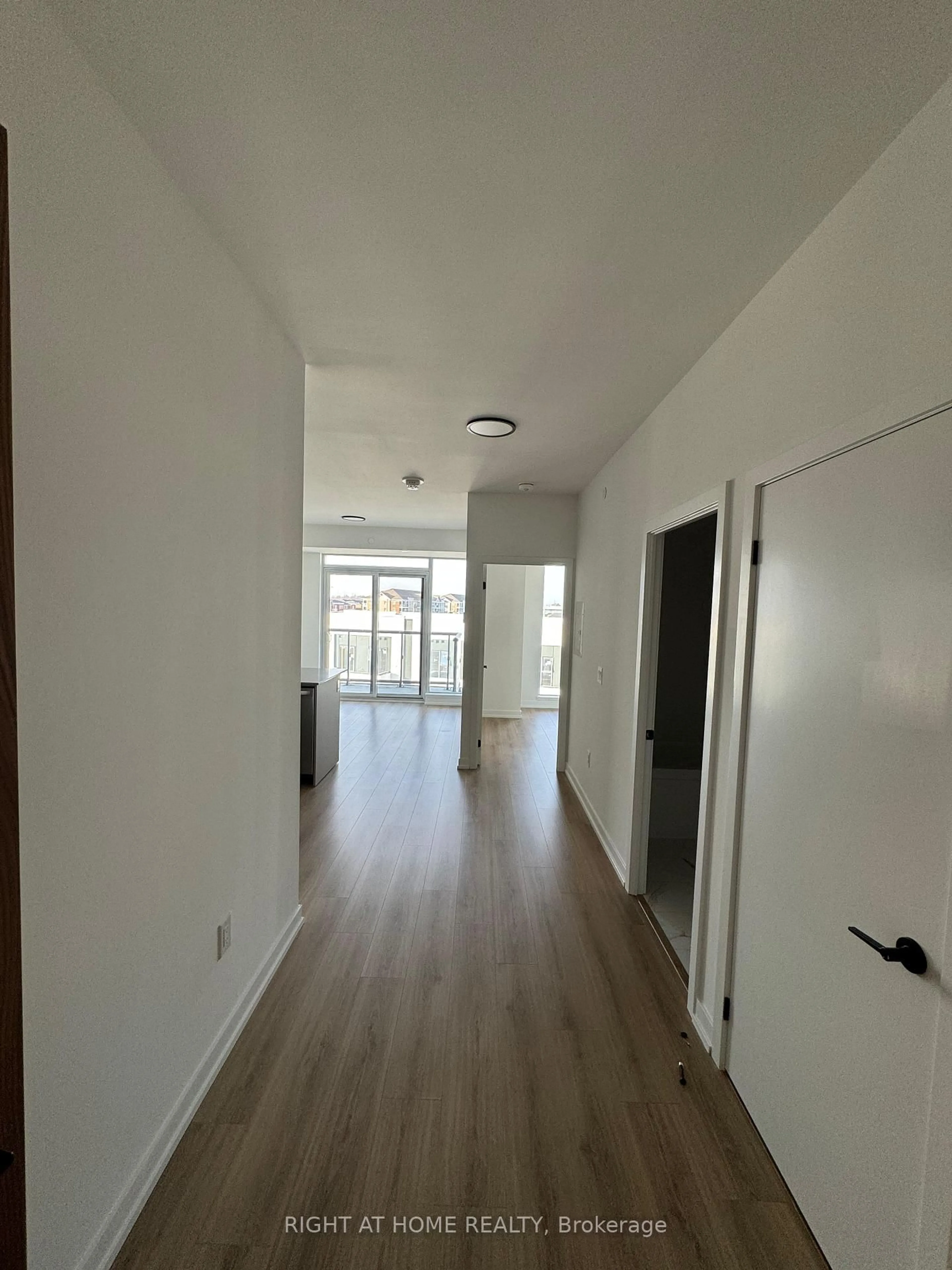 Indoor foyer for 10 Lagerfeld Dr #416, Brampton Ontario L7A 5L3