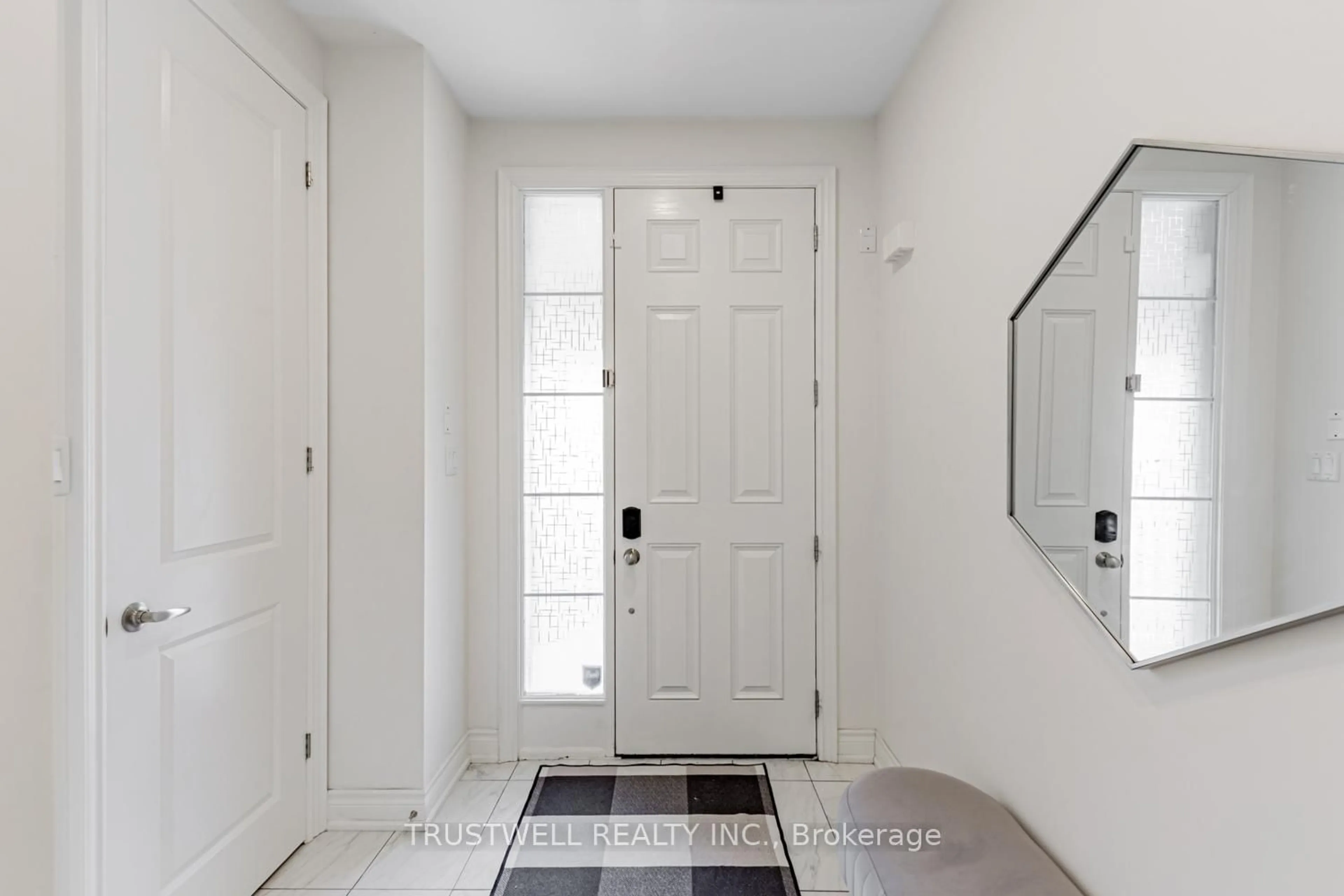 Indoor entryway for 12 Vineyard Dr, Brampton Ontario L6Y 2A5