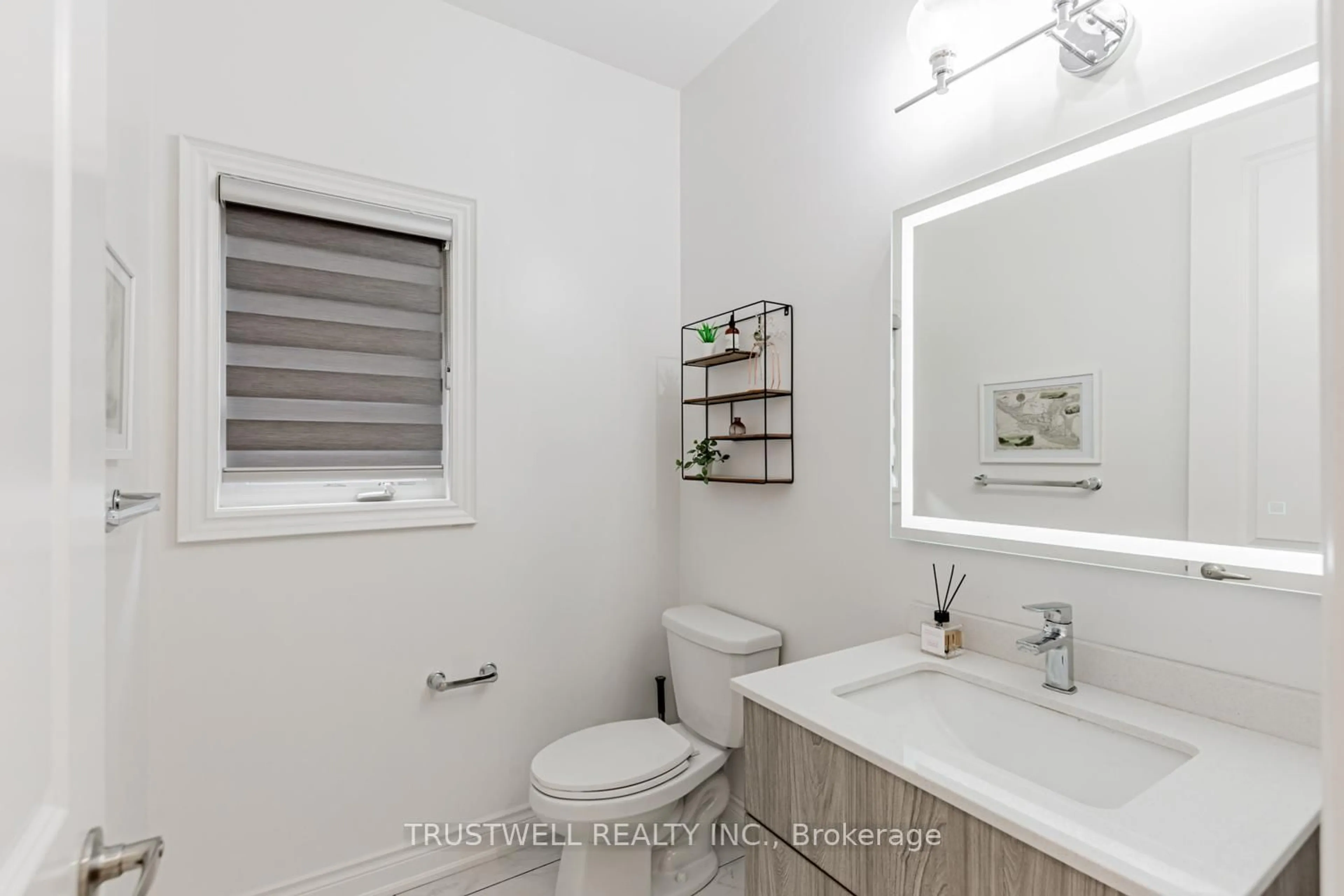 Standard bathroom, ceramic/tile floor for 12 Vineyard Dr, Brampton Ontario L6Y 2A5