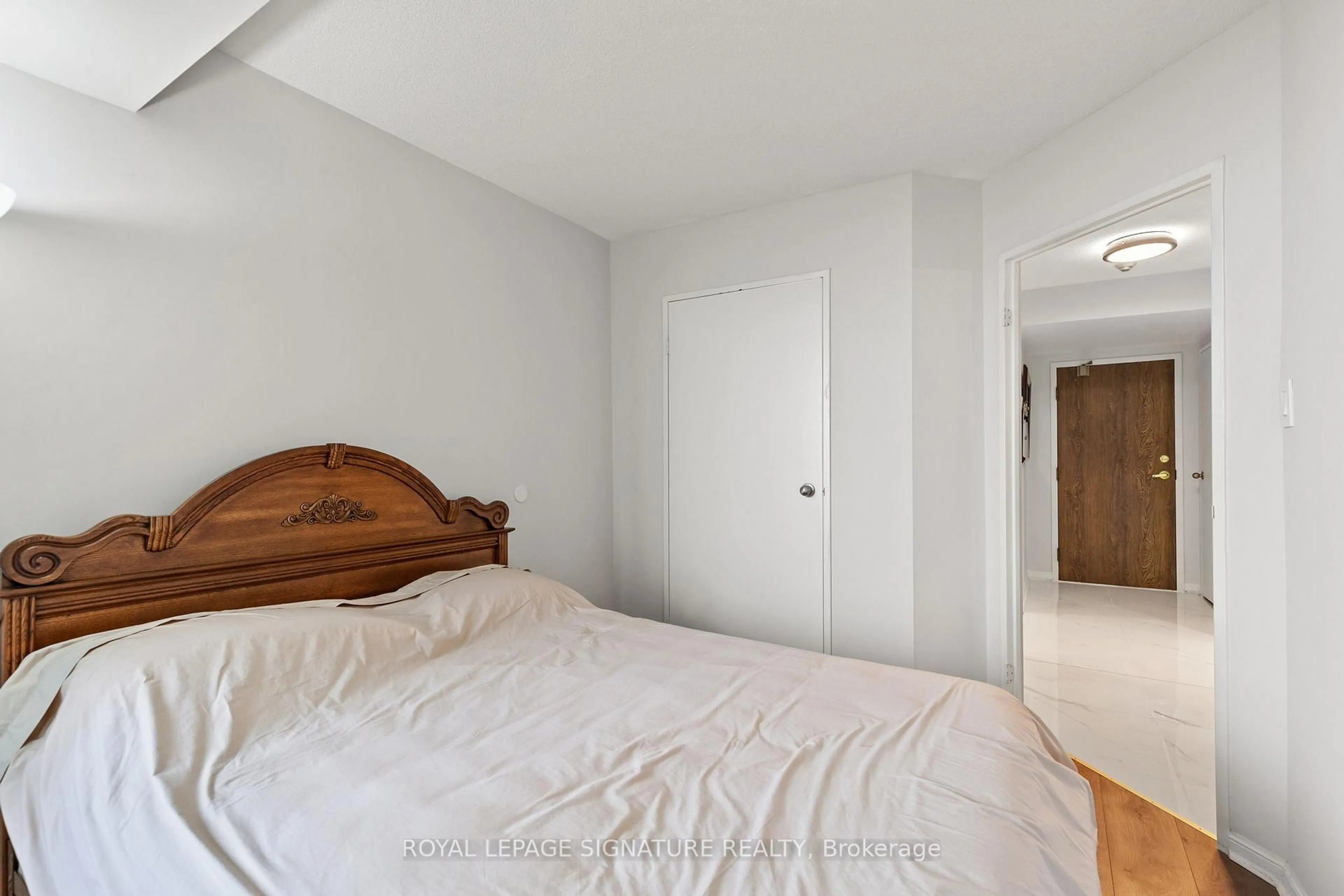 A pic of a room for 550 Webb Dr #1406, Mississauga Ontario L5B 3Y4