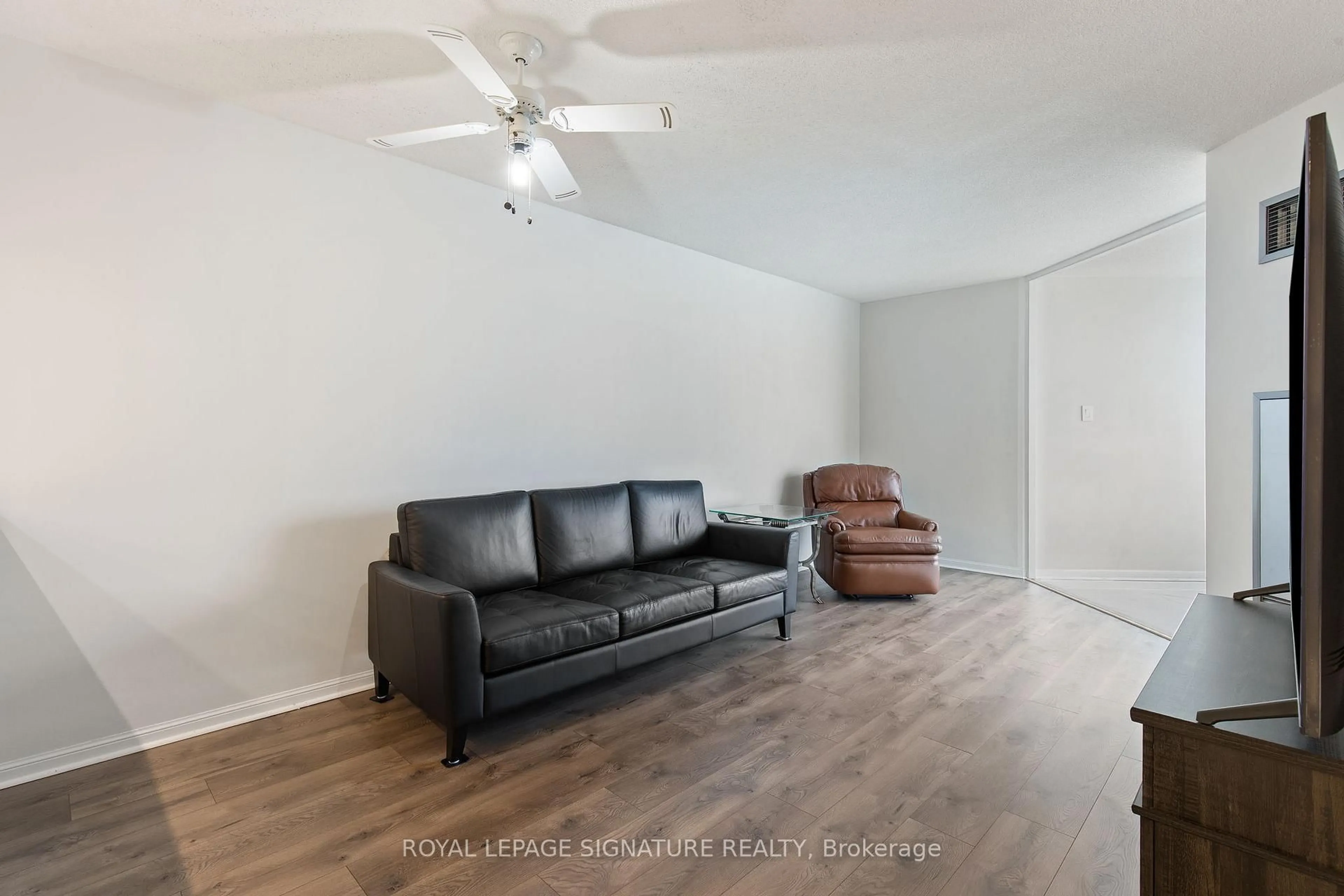 Living room with furniture, wood/laminate floor for 550 Webb Dr #1406, Mississauga Ontario L5B 3Y4