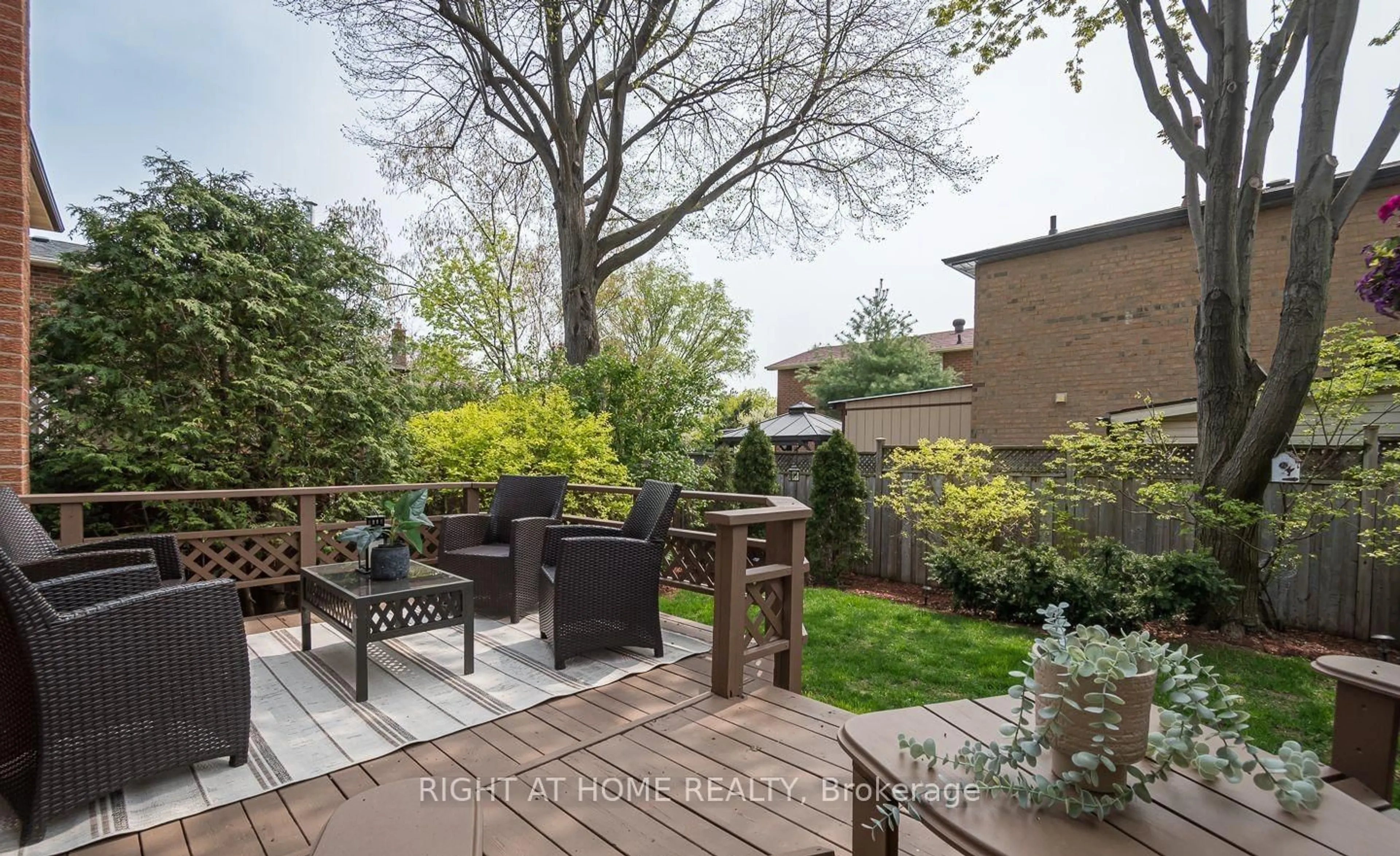 Patio, street for 6772 Dolmage Crt, Mississauga Ontario L5N 4V9
