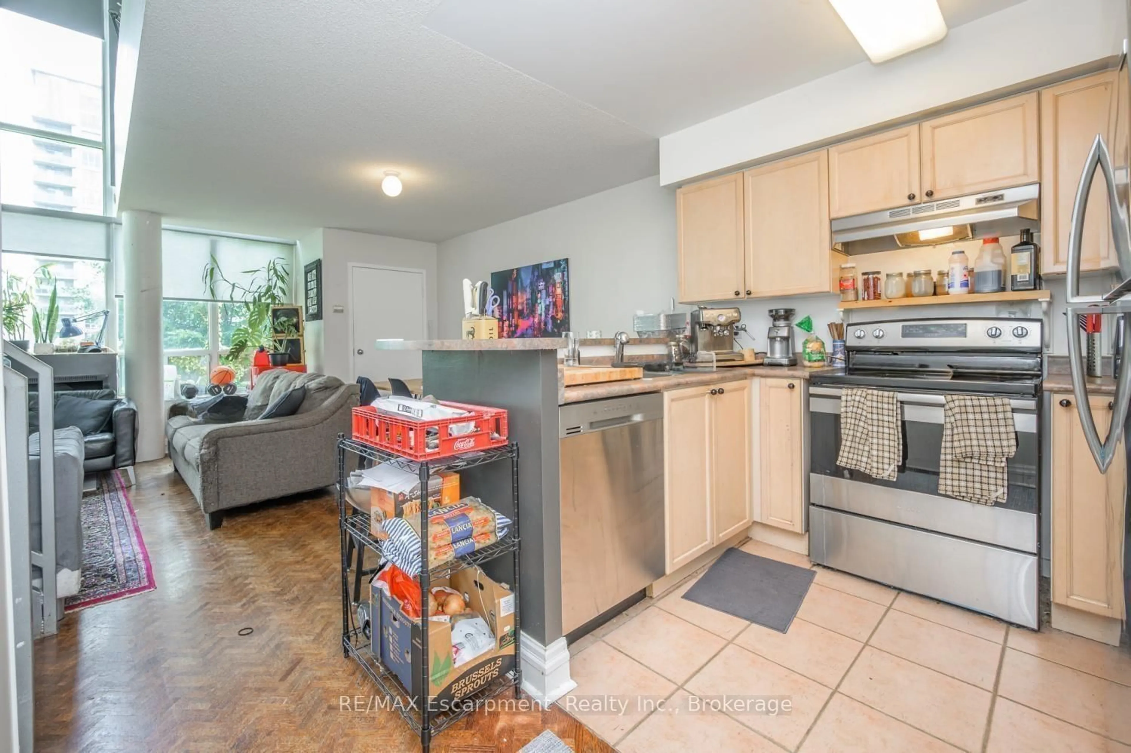 Standard kitchen, unknown for 250 MANITOBA St #603, Toronto Ontario M8Y 4G8