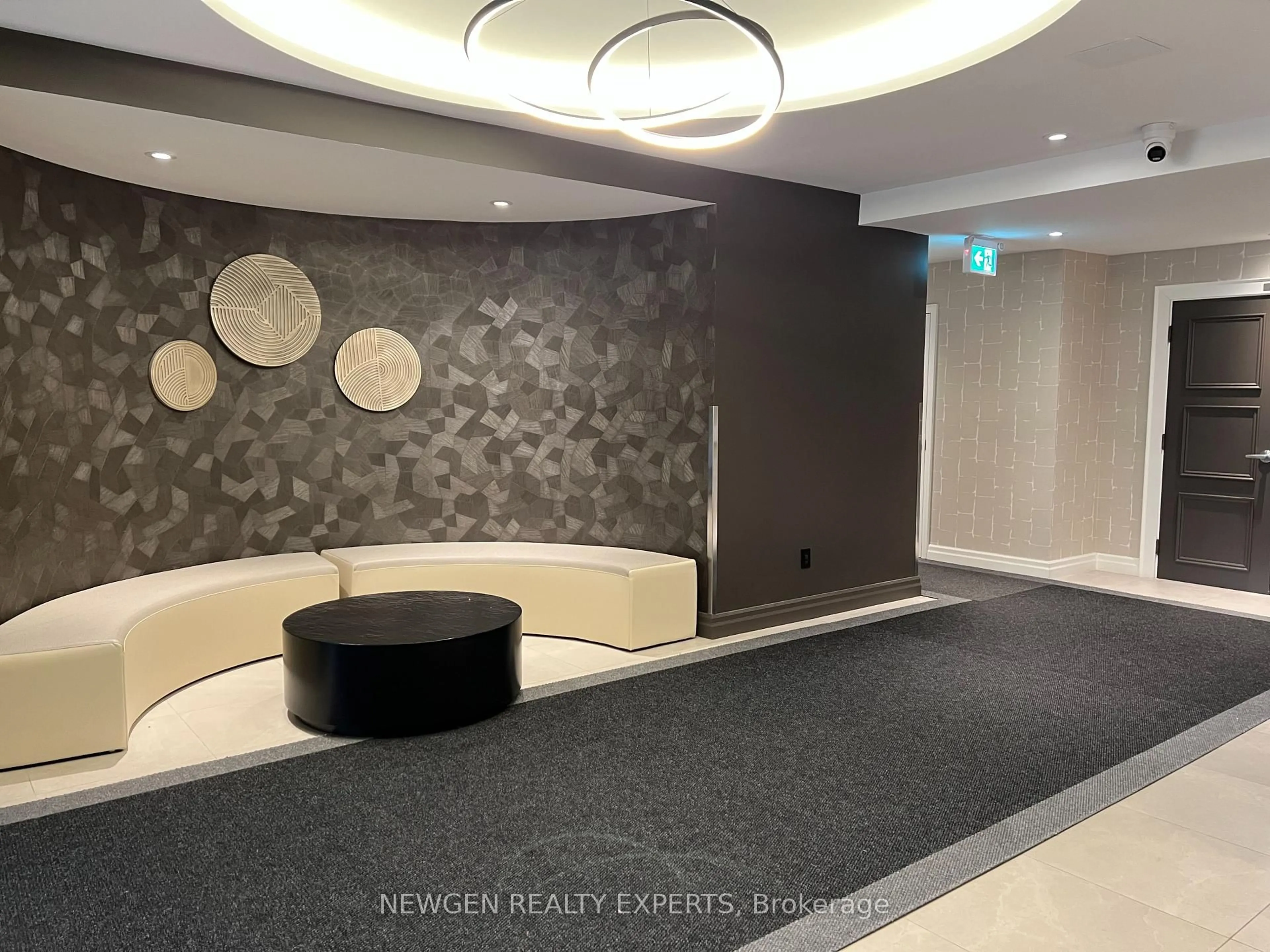 Indoor foyer for 550 Webb Dr #UPH 12, Mississauga Ontario L5B 3Y4