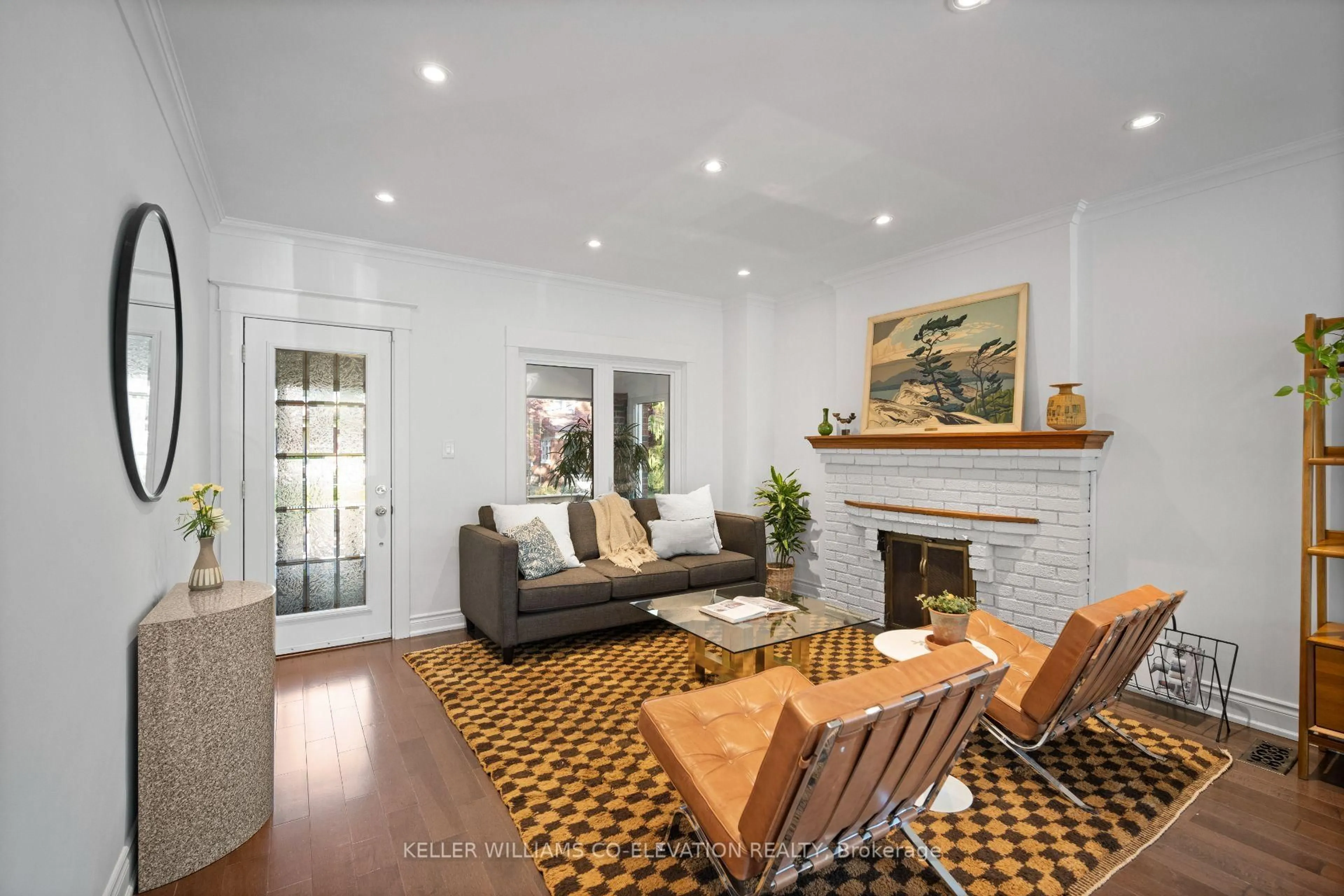 Living room with furniture, unknown for 340 Armadale Ave, Toronto Ontario M6S 3X6