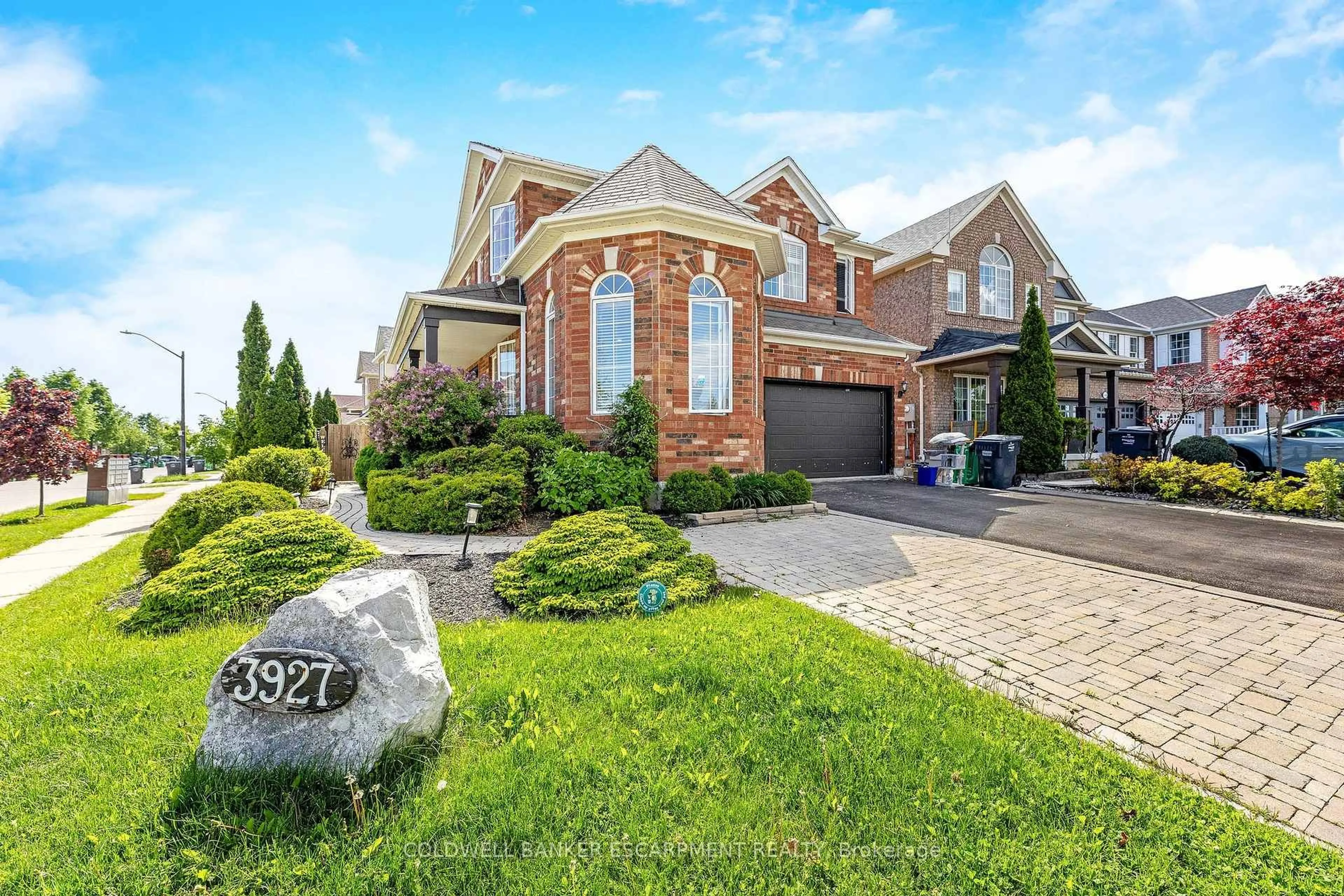 Home with brick exterior material, street for 3927 Mayla Dr, Mississauga Ontario L5M 7Y9