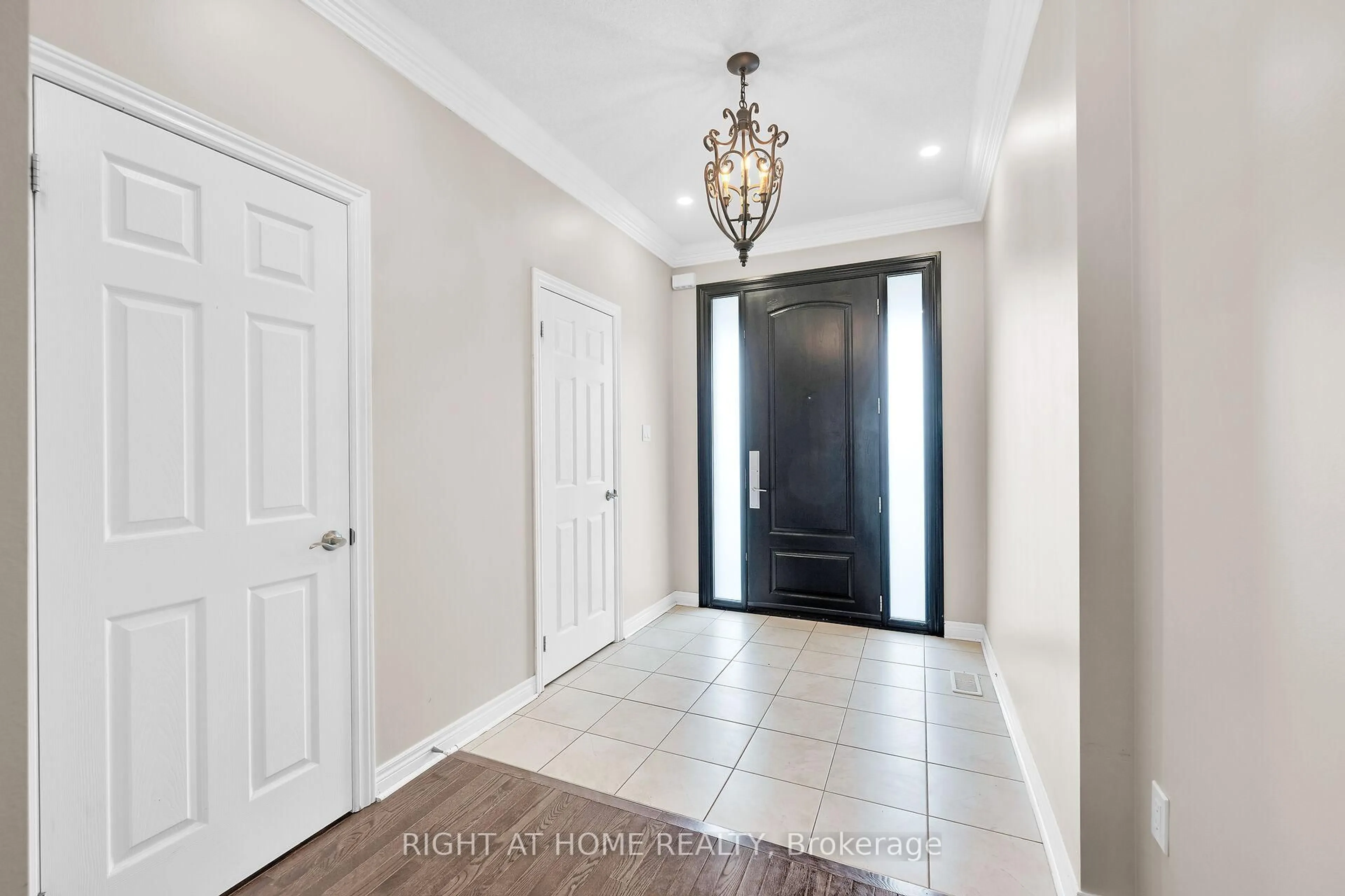 Indoor entryway for 1445 Laurier Ave, Milton Ontario L9T 8T4