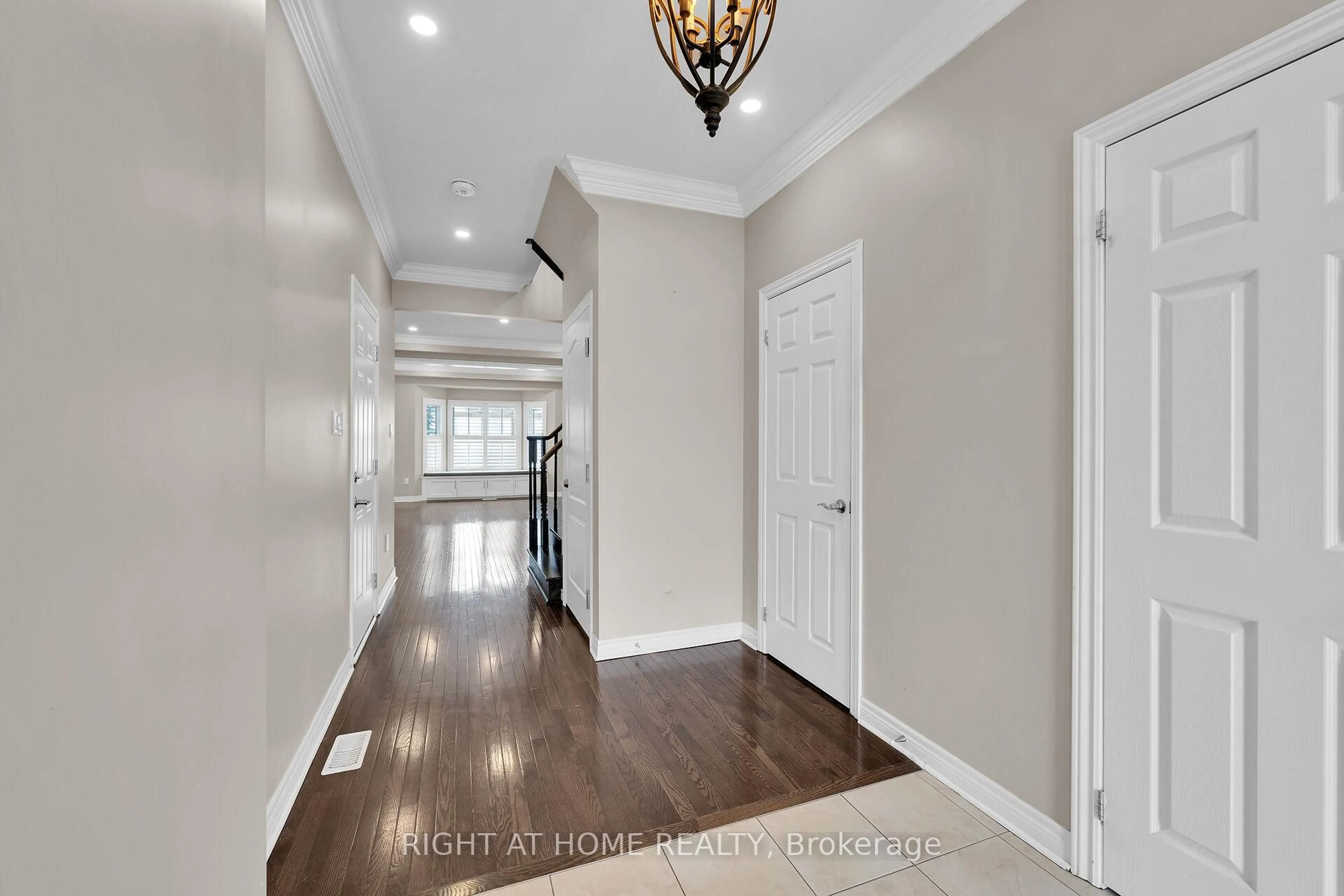 Indoor entryway for 1445 Laurier Ave, Milton Ontario L9T 8T4
