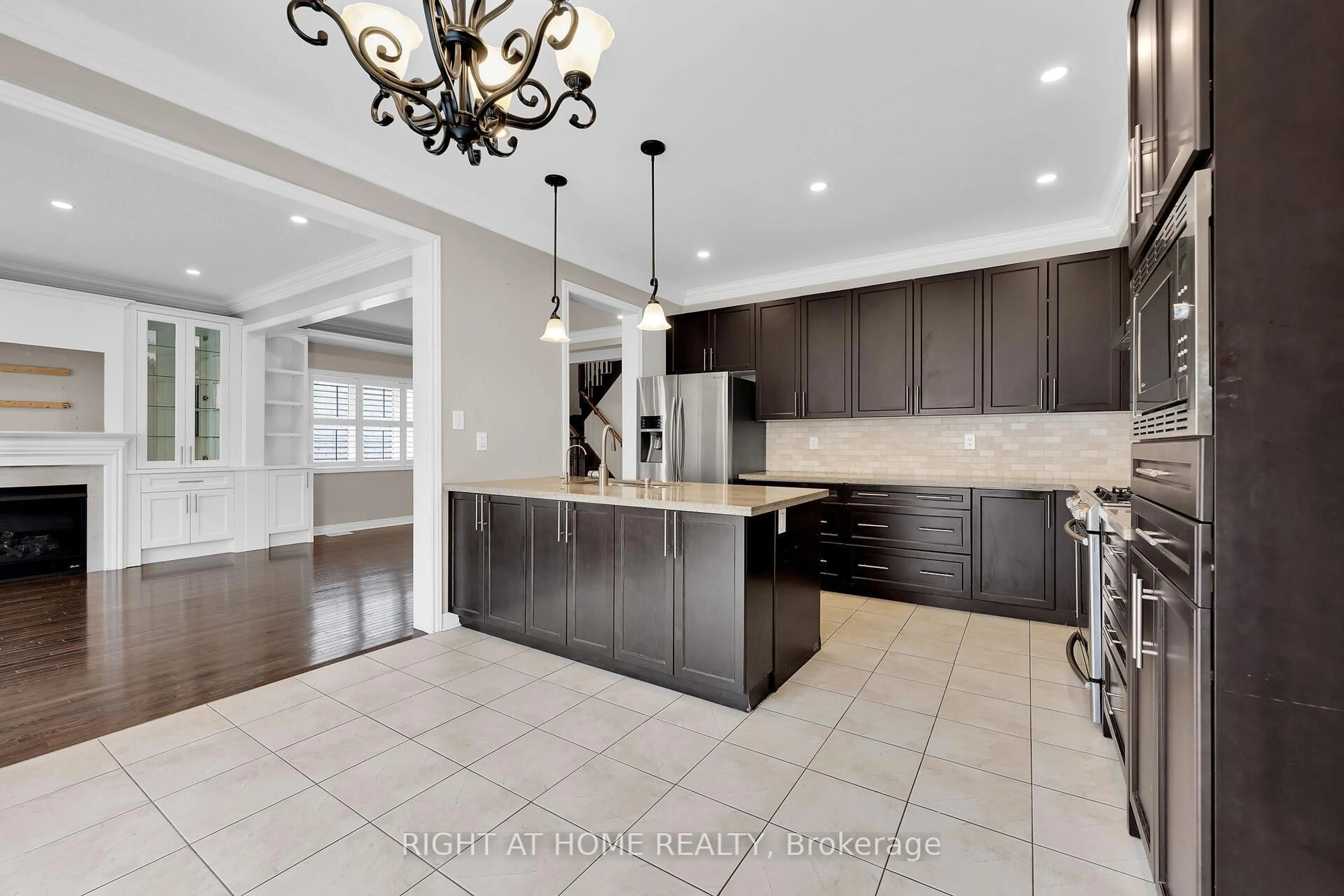 Open concept kitchen, ceramic/tile floor for 1445 Laurier Ave, Milton Ontario L9T 8T4