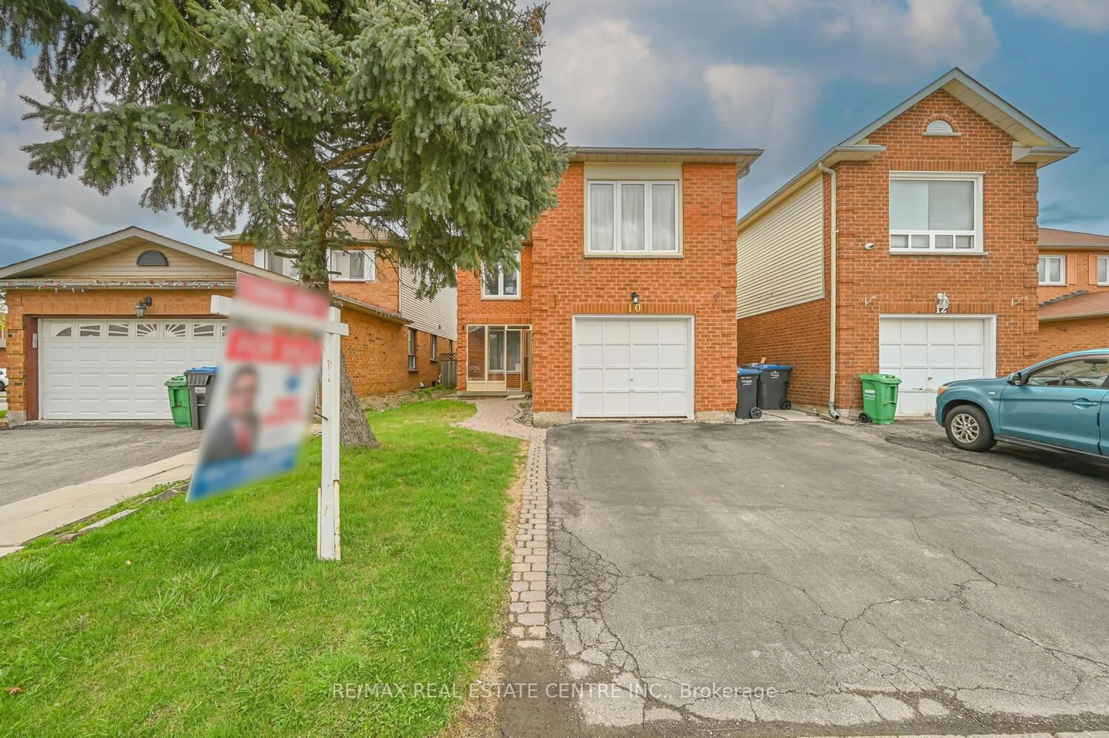 A pic from outside/outdoor area/front of a property/back of a property/a pic from drone, street for 10 Stalbridge Ave, Brampton Ontario L6Y 4H1
