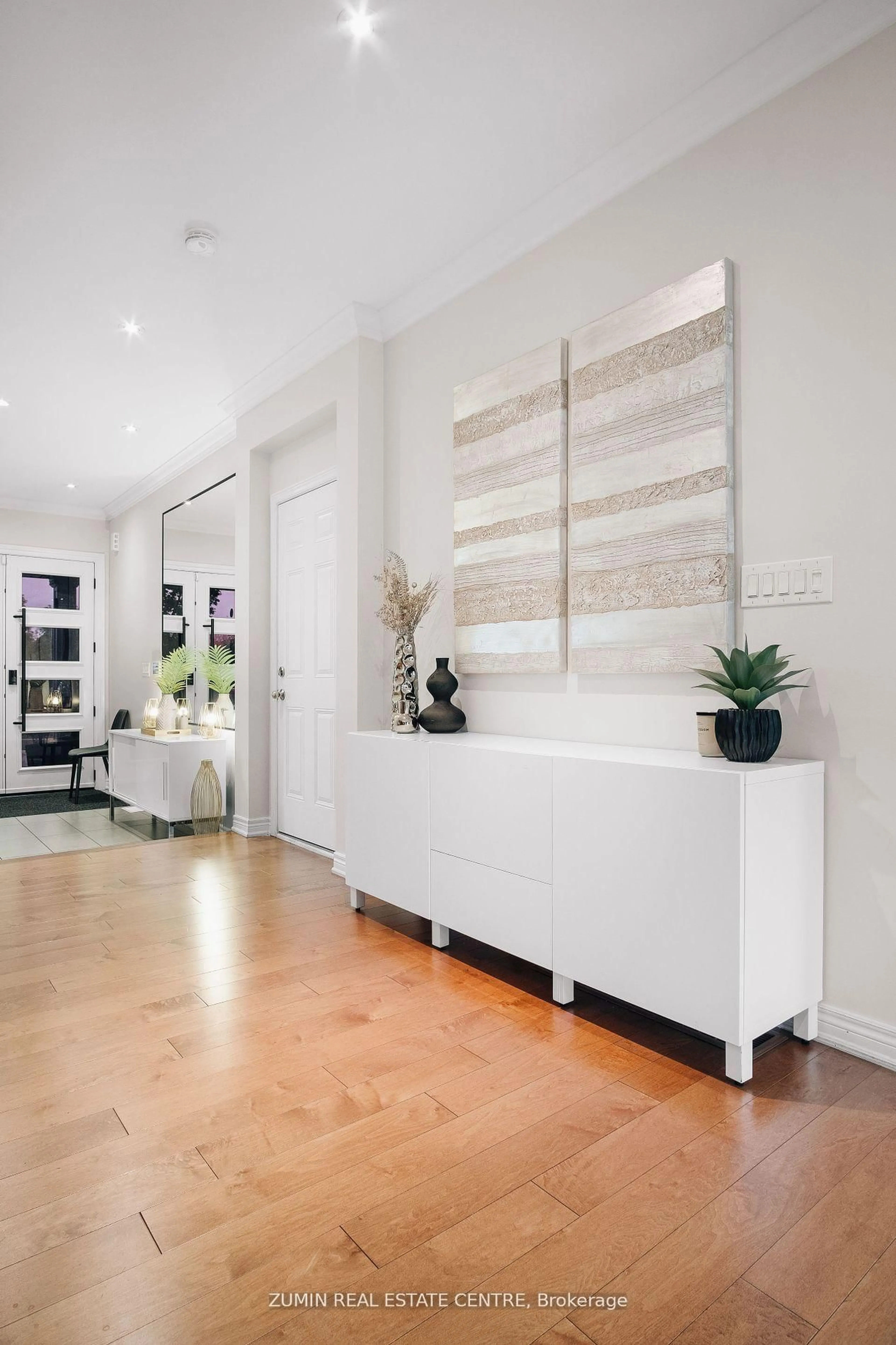 Indoor entryway for 2396 Spring Meadow Way, Oakville Ontario L6M 0R6