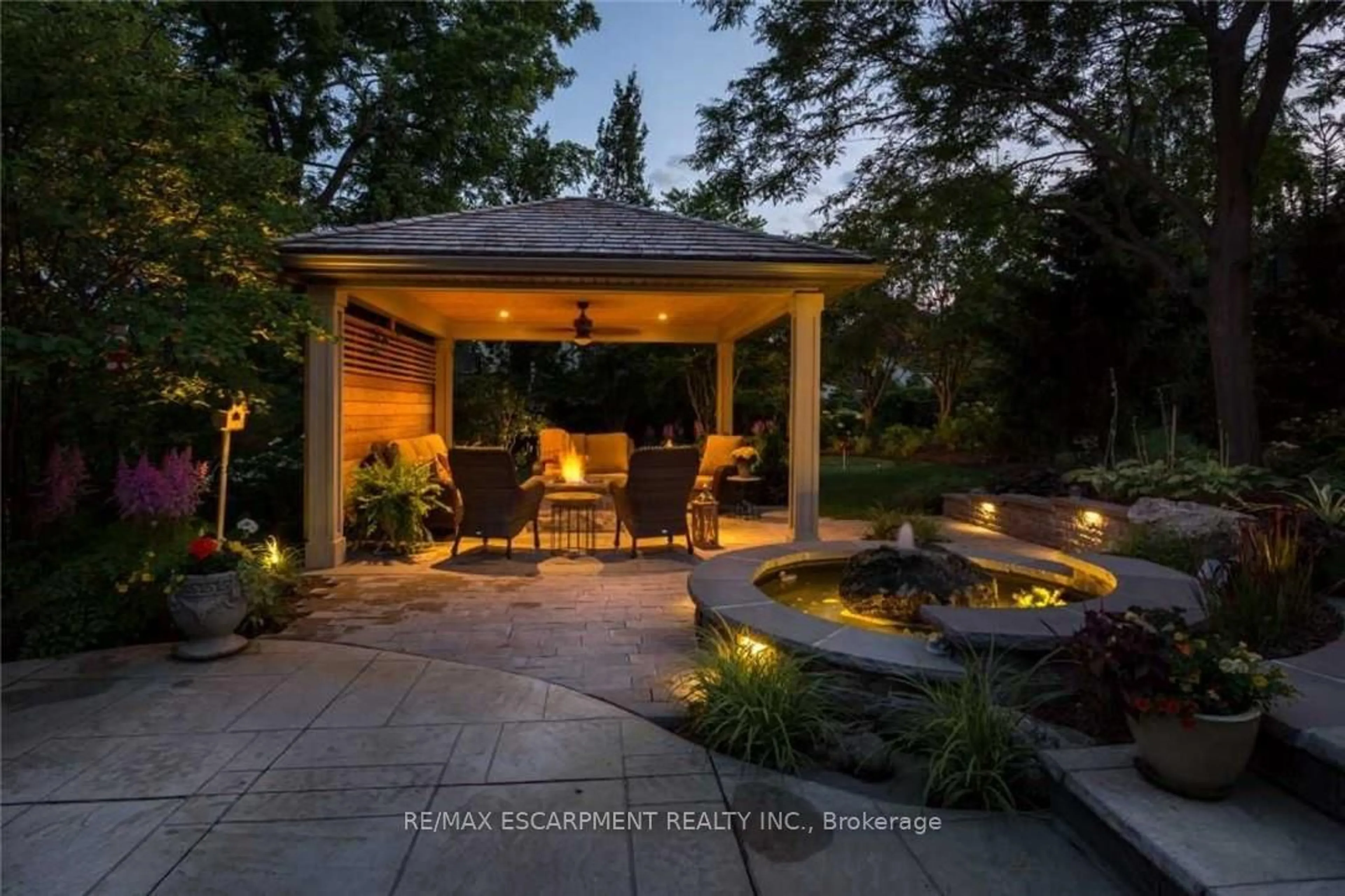 Patio, unknown for 980 Gorton Ave, Burlington Ontario L7T 1S5