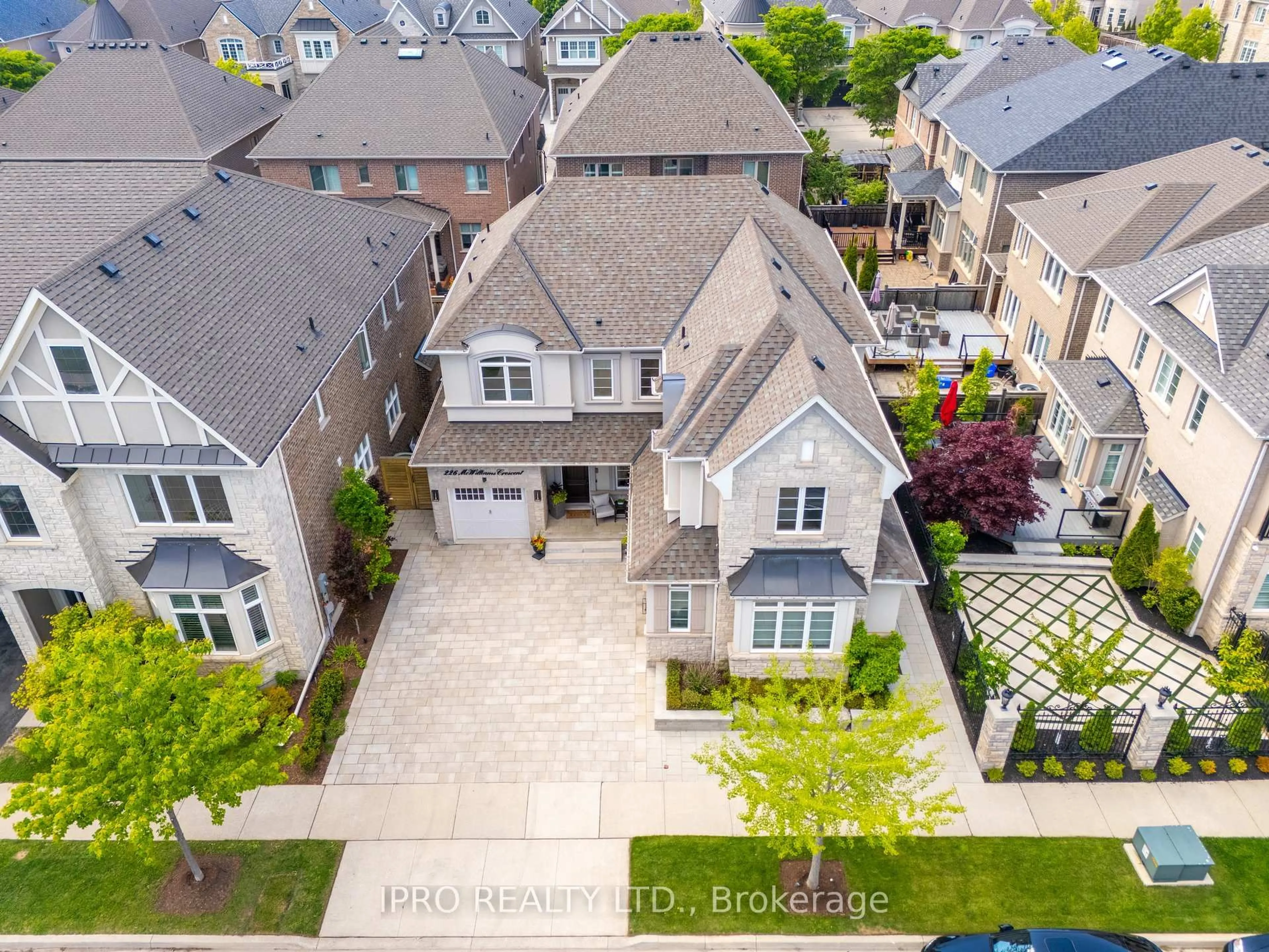A pic from outside/outdoor area/front of a property/back of a property/a pic from drone, street for 226 Mcwilliams Cres, Oakville Ontario L6M 0W5