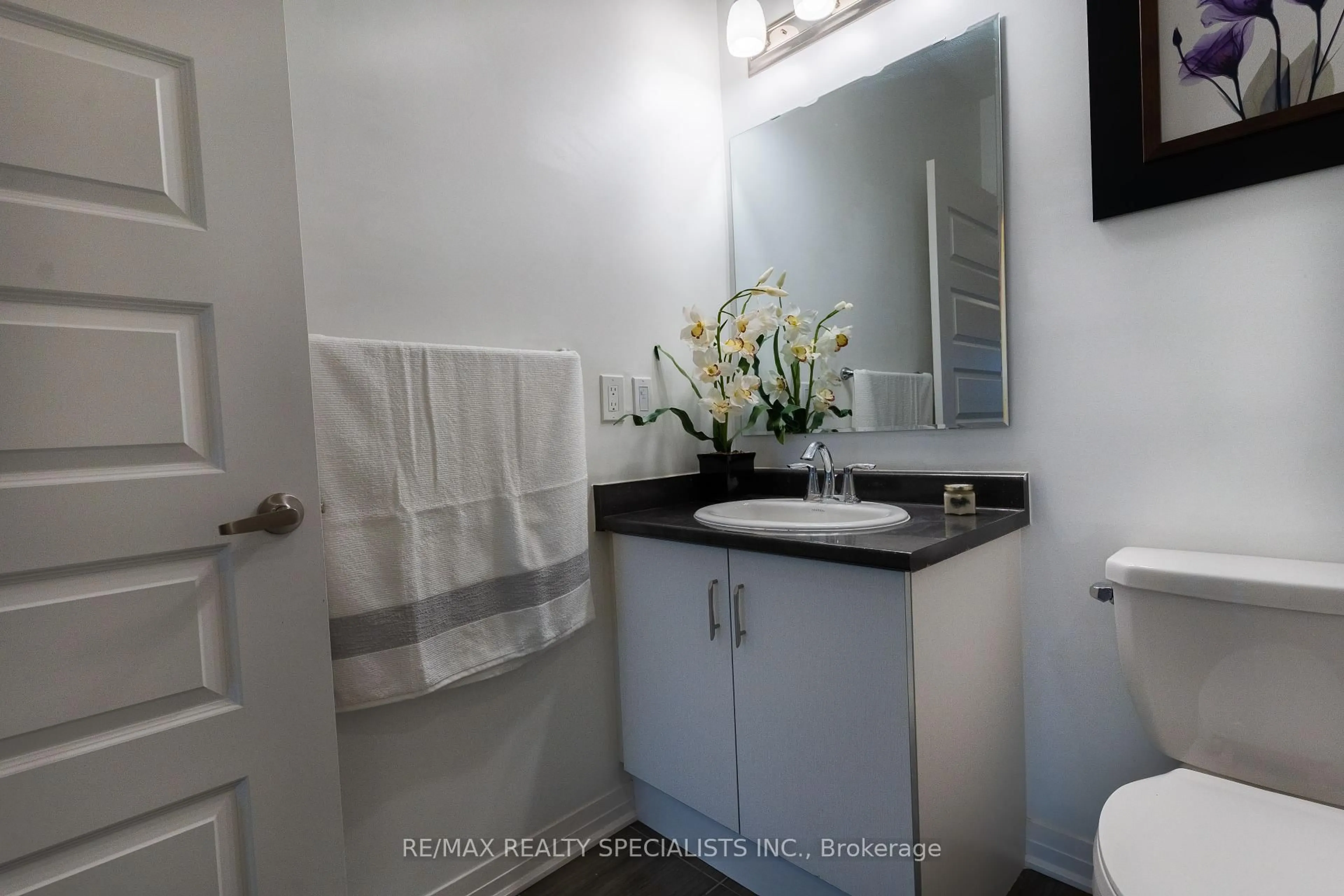 Standard bathroom, ceramic/tile floor for 102 Grovewood Common #634, Oakville Ontario L6H 0X2
