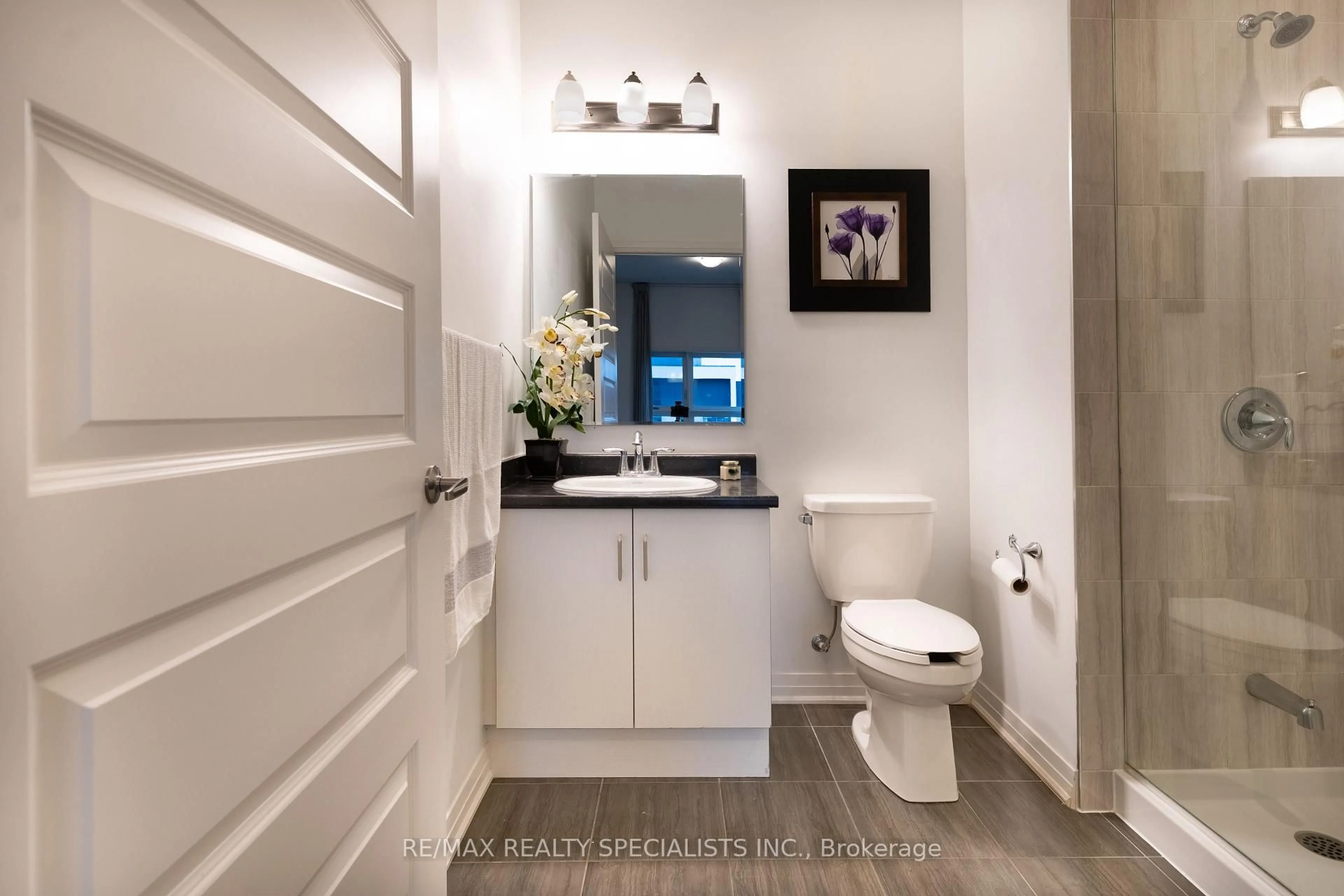 Contemporary bathroom, ceramic/tile floor for 102 Grovewood Common #634, Oakville Ontario L6H 0X2
