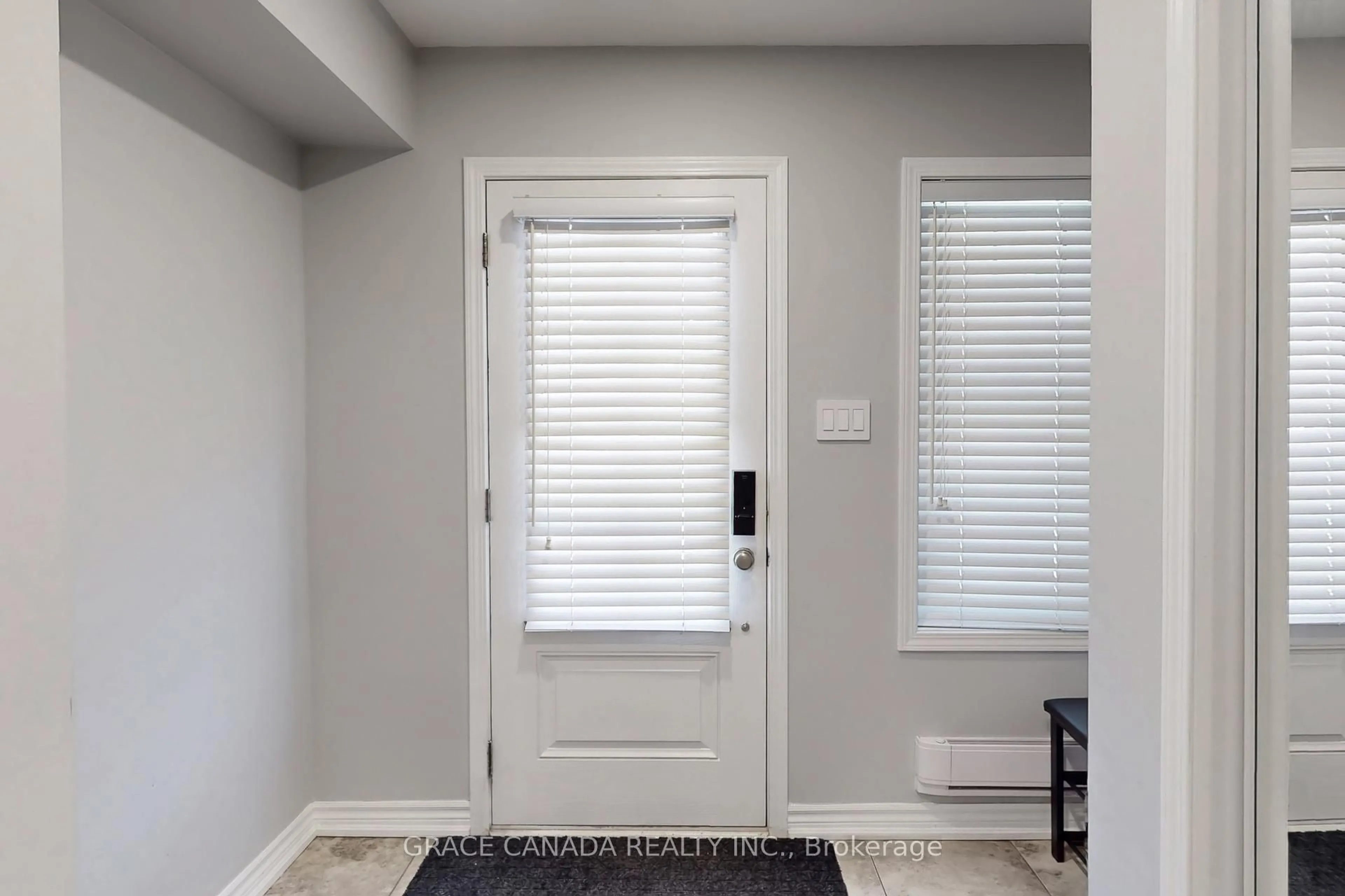 Indoor entryway for 293 Jemima Dr, Oakville Ontario L6M 0V4