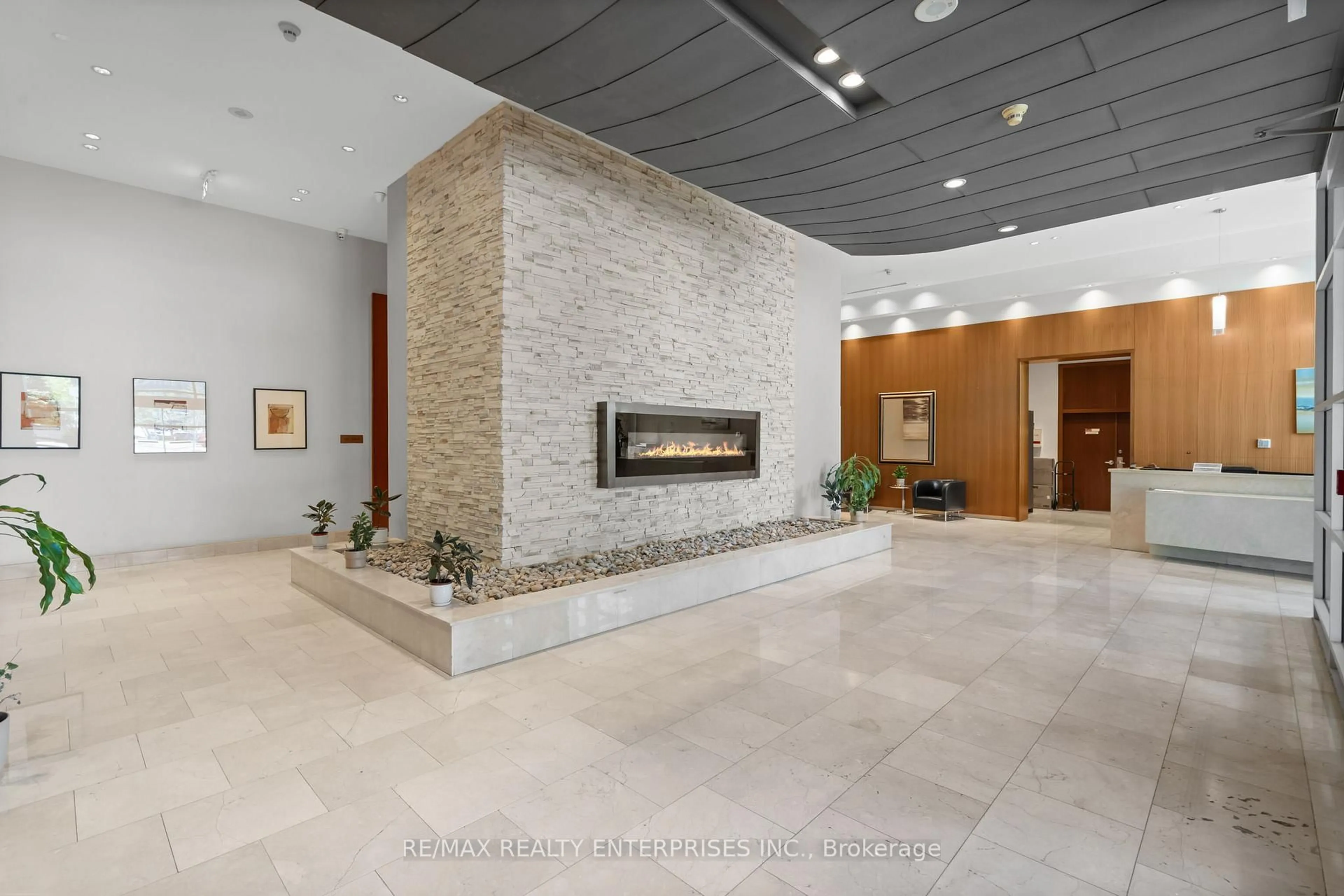 Lobby for 220 Burnhamthorpe Rd #916, Mississauga Ontario L5B 4N4