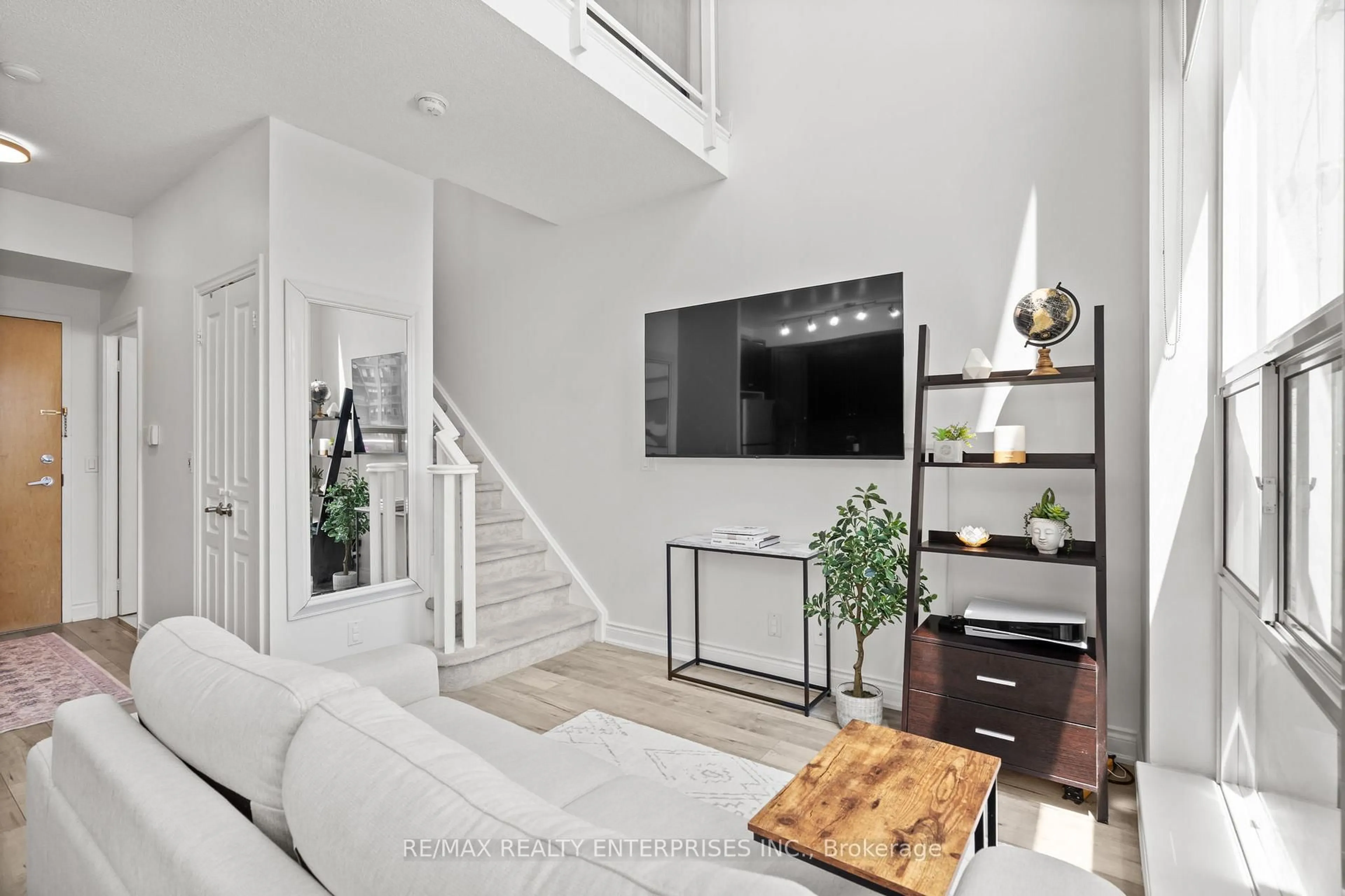Unknown for 220 Burnhamthorpe Rd #916, Mississauga Ontario L5B 4N4