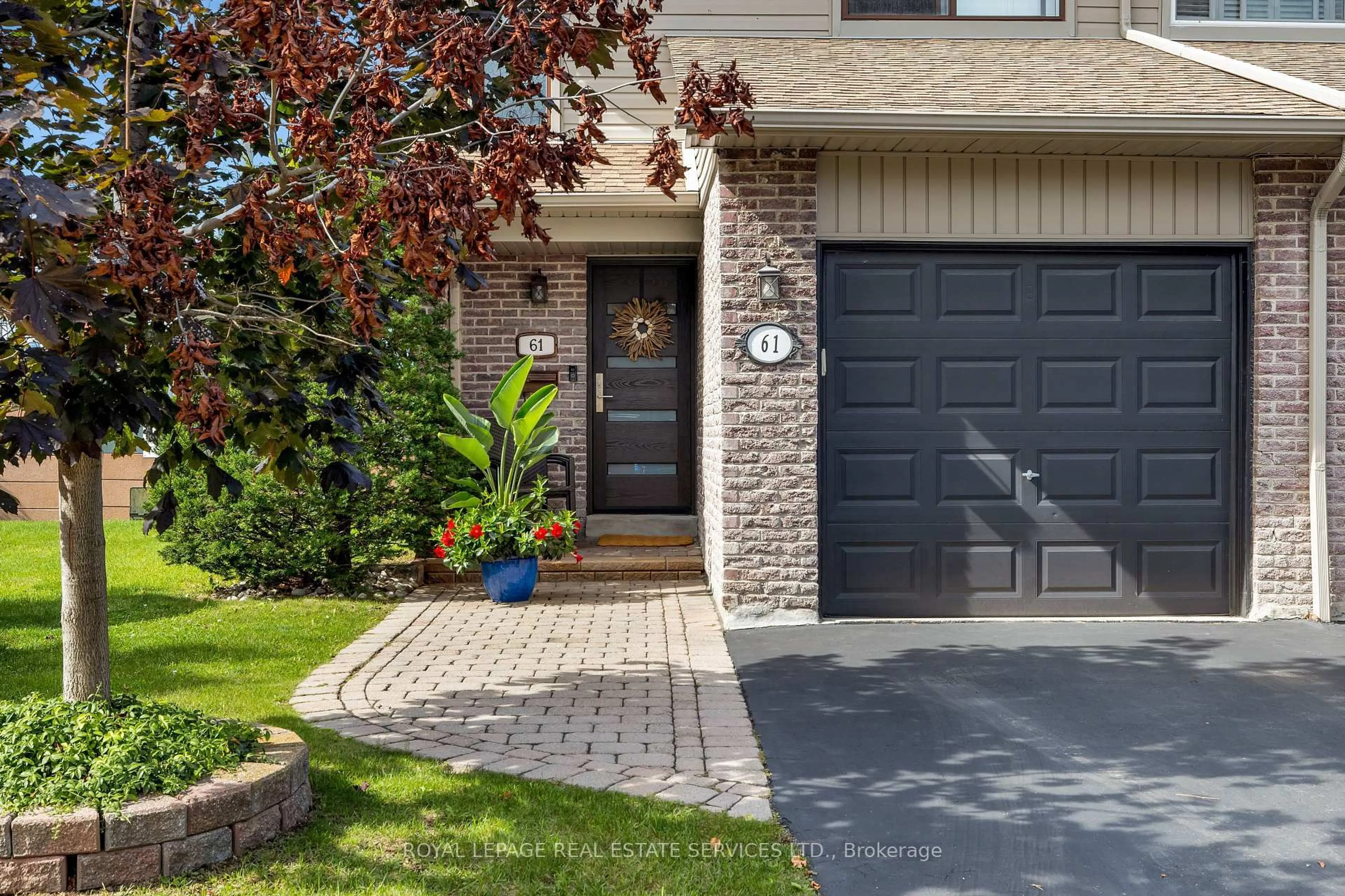 Home with brick exterior material, street for 2035 Asta Dr #61, Mississauga Ontario L5A 3Y2