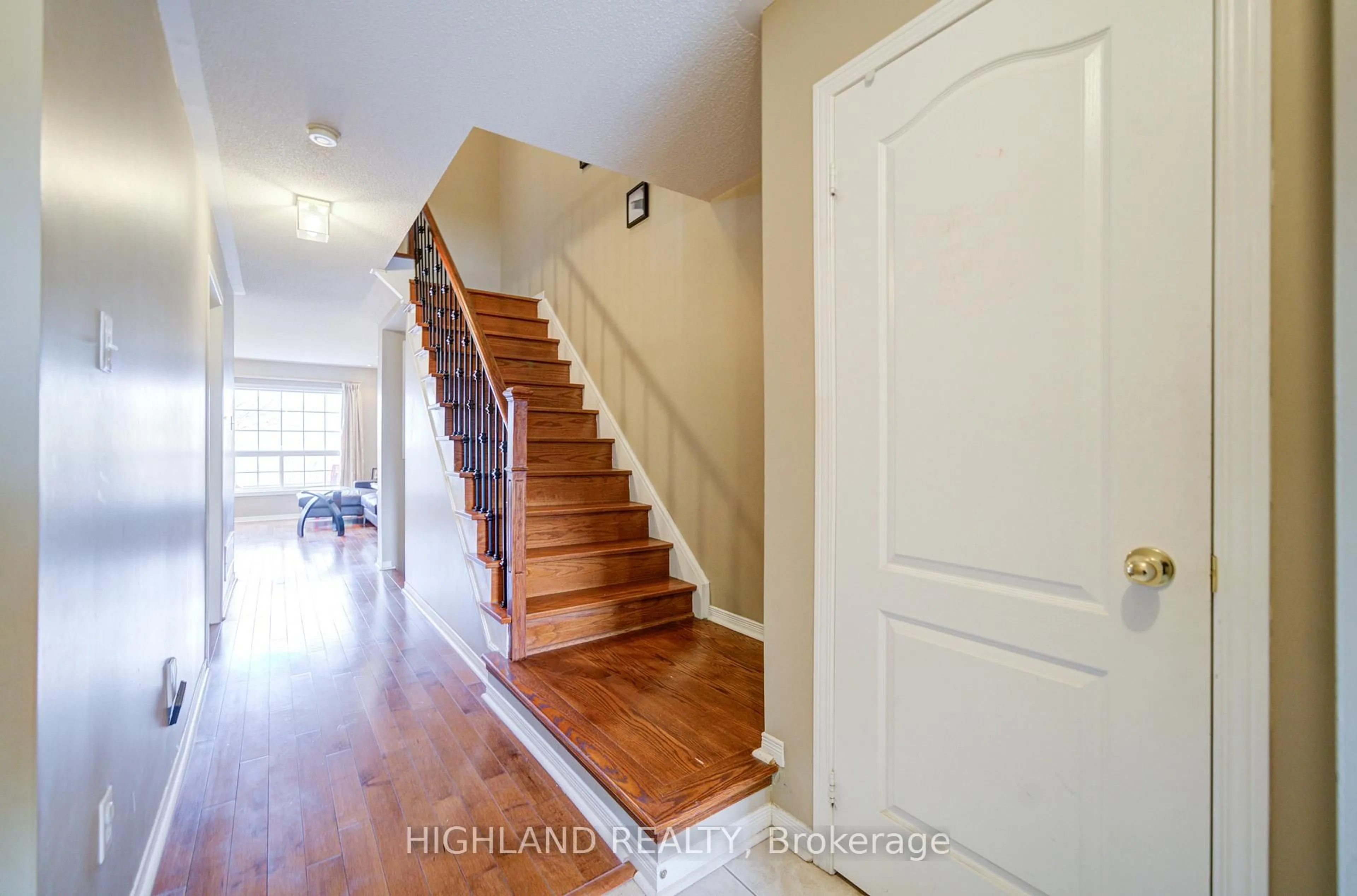 Indoor entryway for 6399 Spinnaker Circ #99, Mississauga Ontario L5W 1Z5