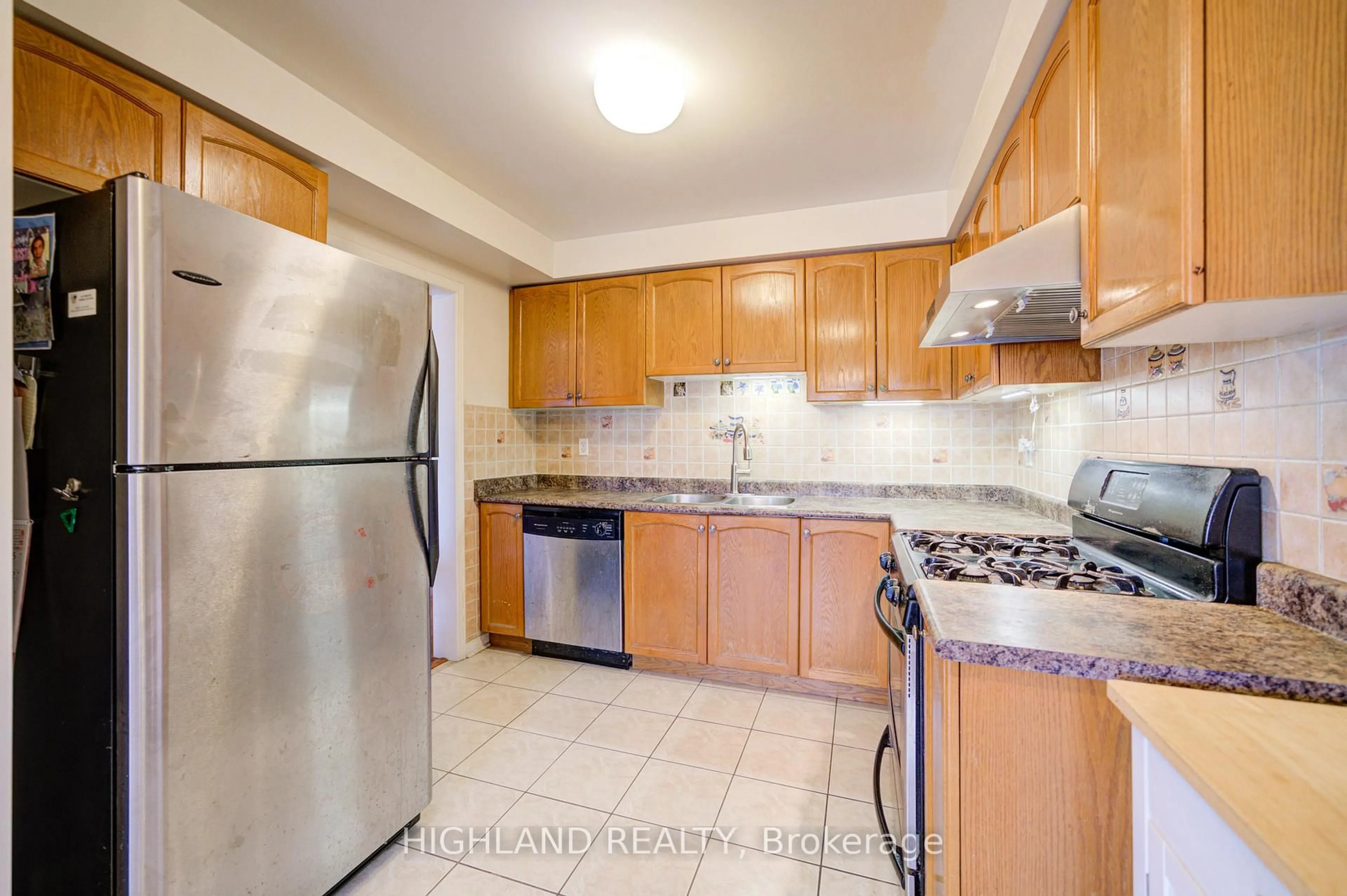 Standard kitchen, unknown for 6399 Spinnaker Circ #99, Mississauga Ontario L5W 1Z5