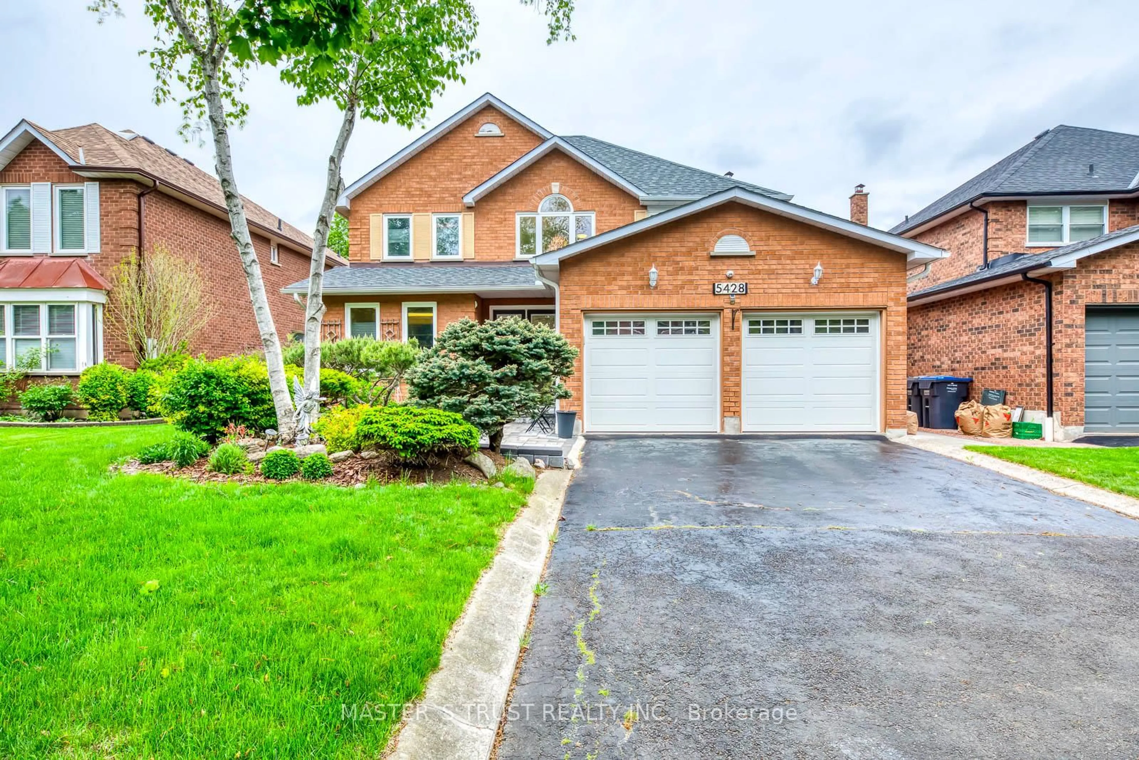 Home with brick exterior material, street for 5428 Edencroft Cres, Mississauga Ontario L5M 4M7
