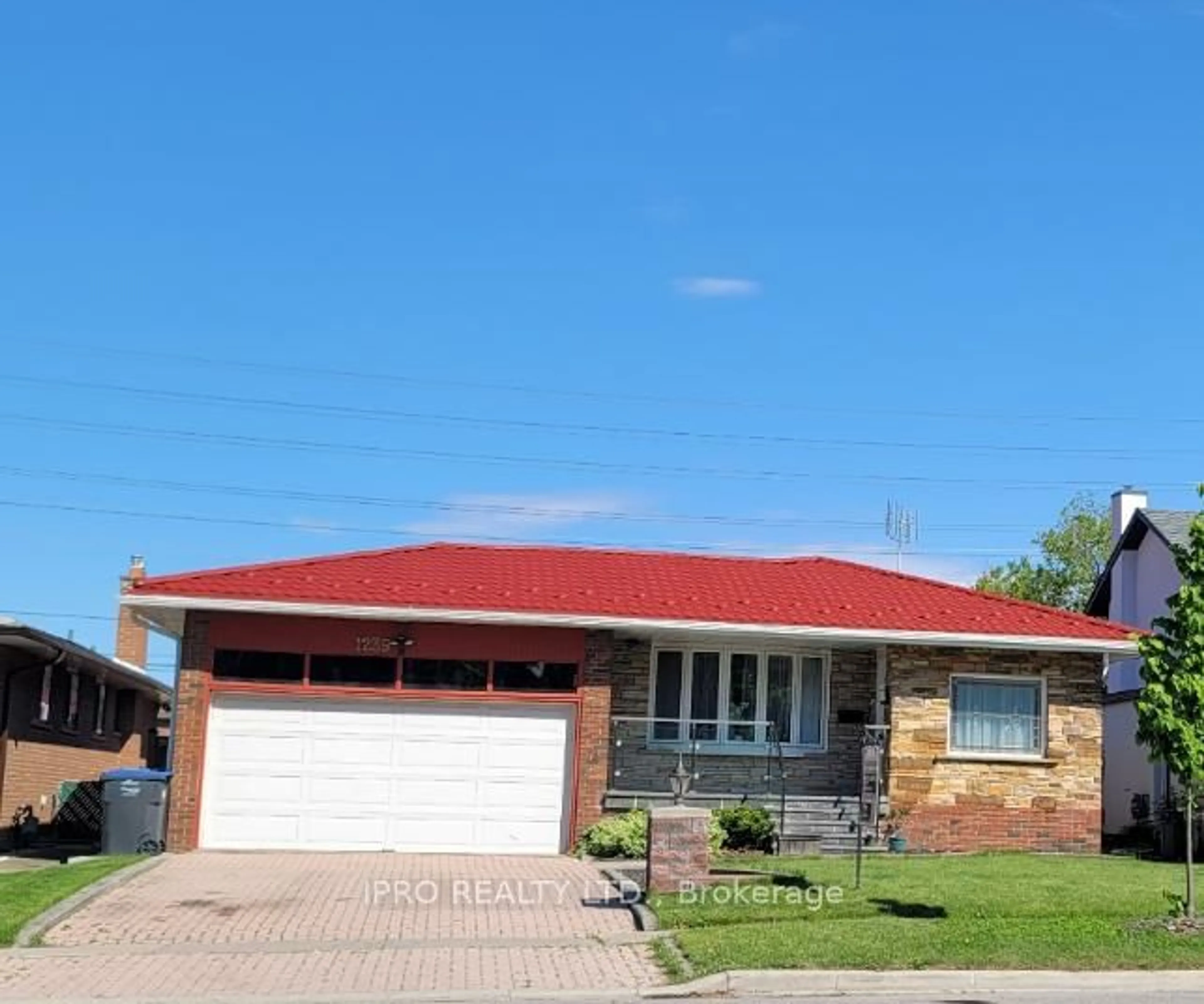Home with brick exterior material, street for 1239 Silver Spear Rd, Mississauga Ontario L4Y 2W6