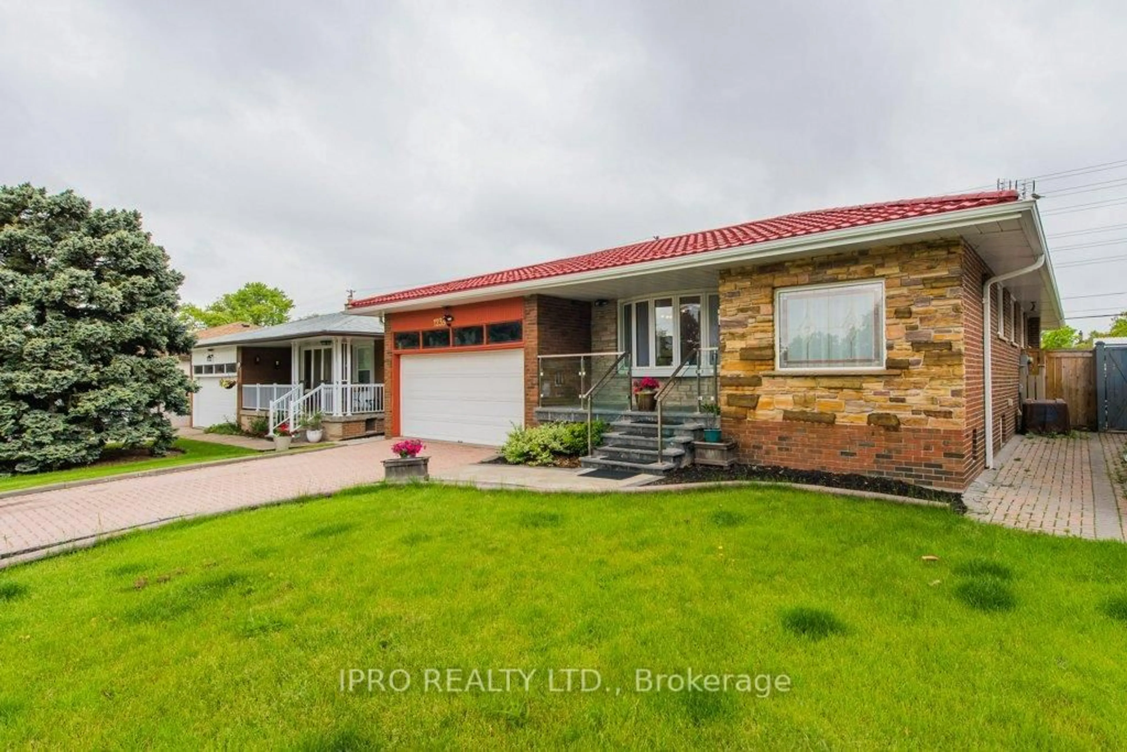 Home with brick exterior material, street for 1239 Silver Spear Rd, Mississauga Ontario L4Y 2W6