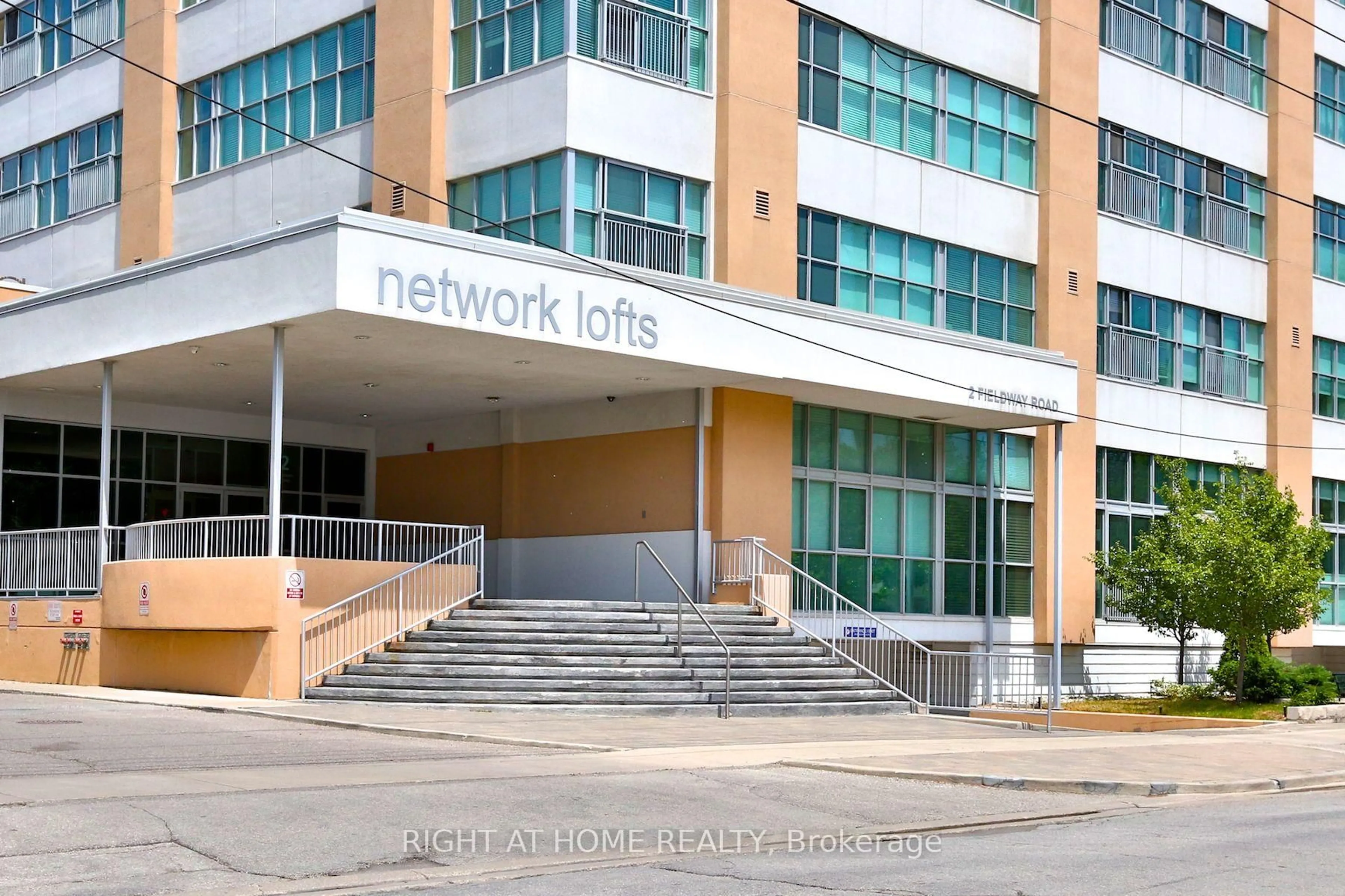 Indoor foyer for 2 Fieldway Rd #313, Toronto Ontario M8Z 0B9