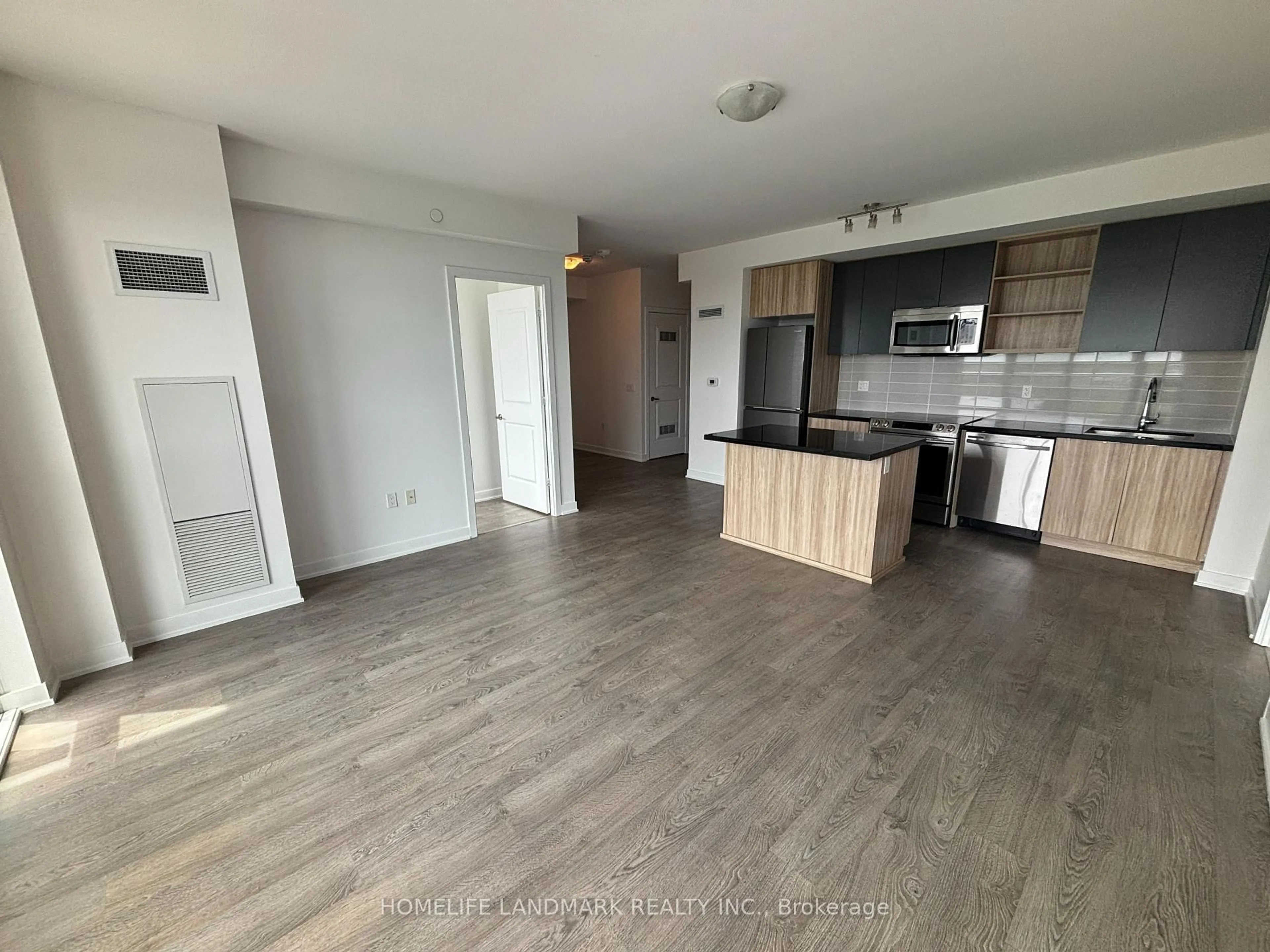 Open concept kitchen, wood/laminate floor for 4677 Glen Erin Dr #604, Mississauga Ontario L5M 2E3