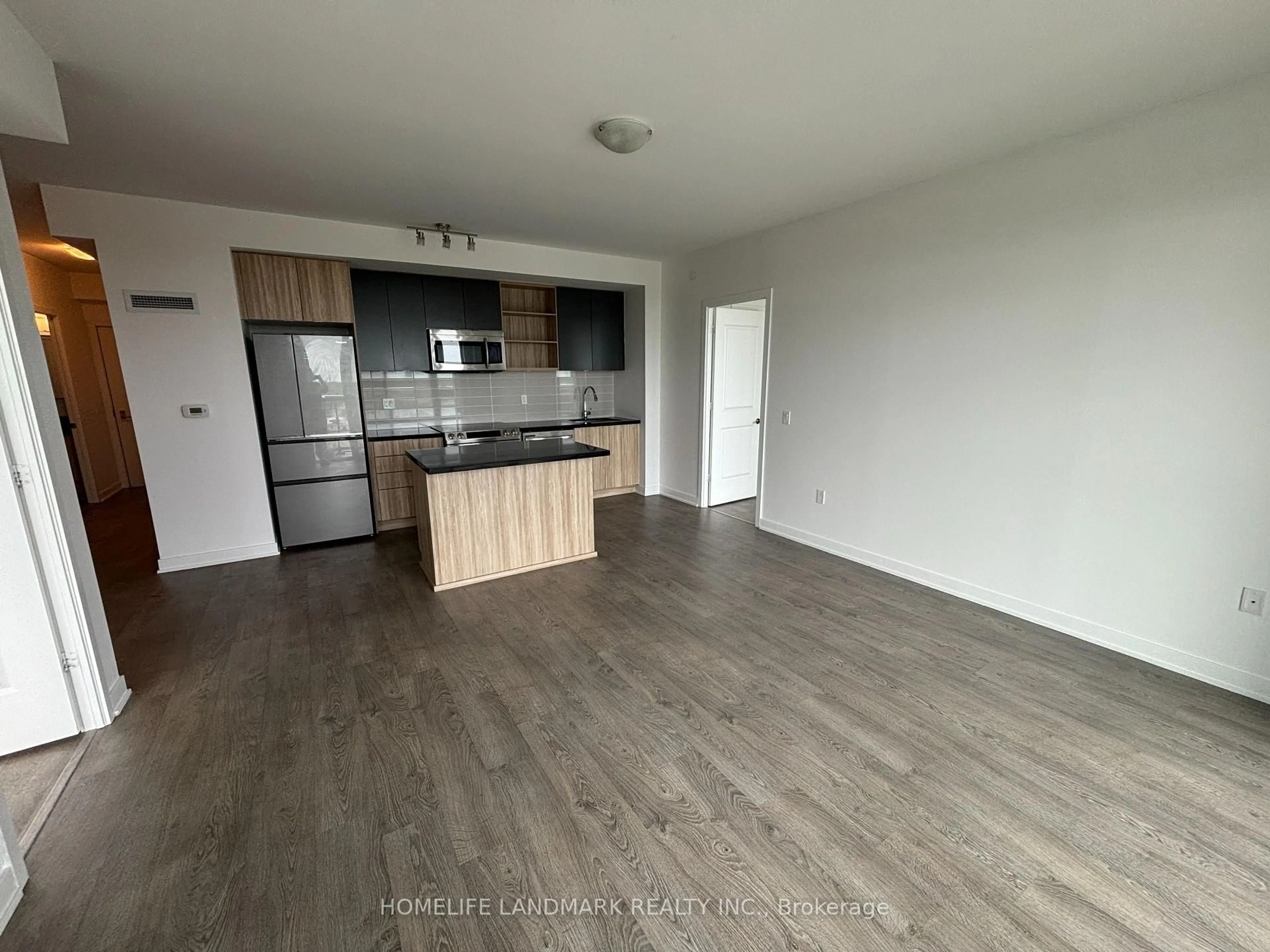 A pic of a room for 4677 Glen Erin Dr #604, Mississauga Ontario L5M 2E3