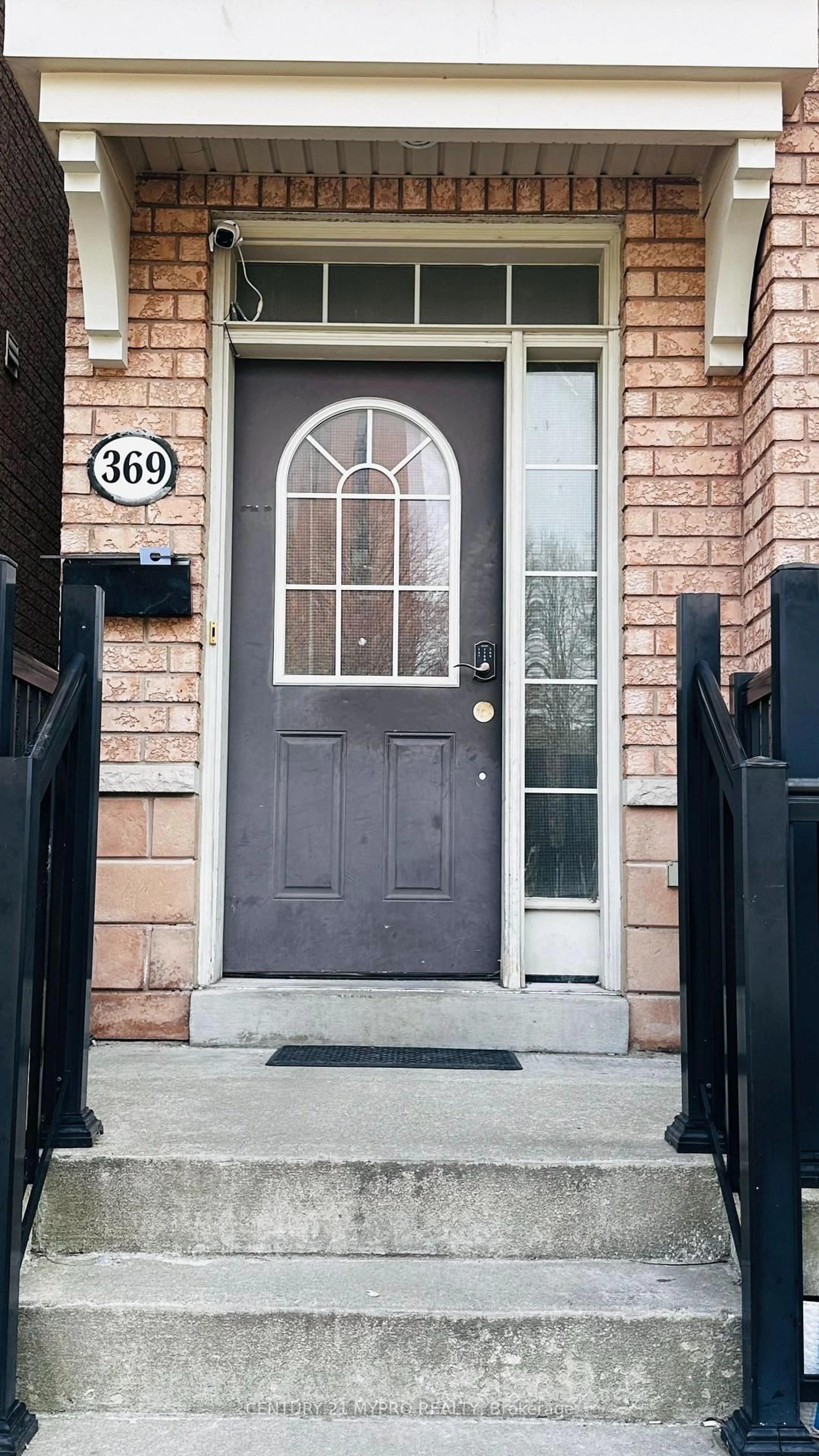 Indoor entryway for 369 Assiniboine Rd, Toronto Ontario M3J 0A6