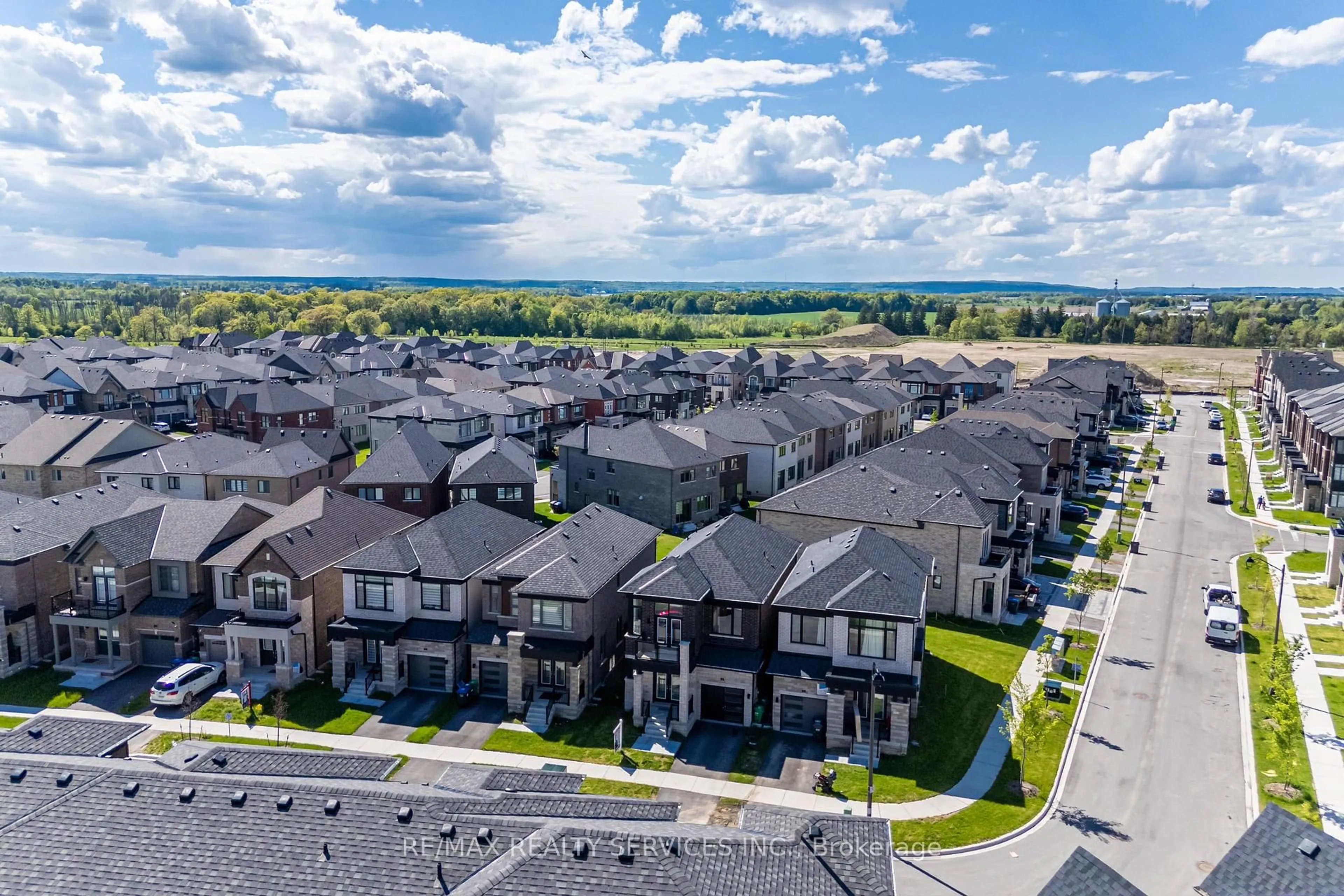 A pic from outside/outdoor area/front of a property/back of a property/a pic from drone, unknown for 68 Camino Real Dr, Caledon Ontario L7C 4L9