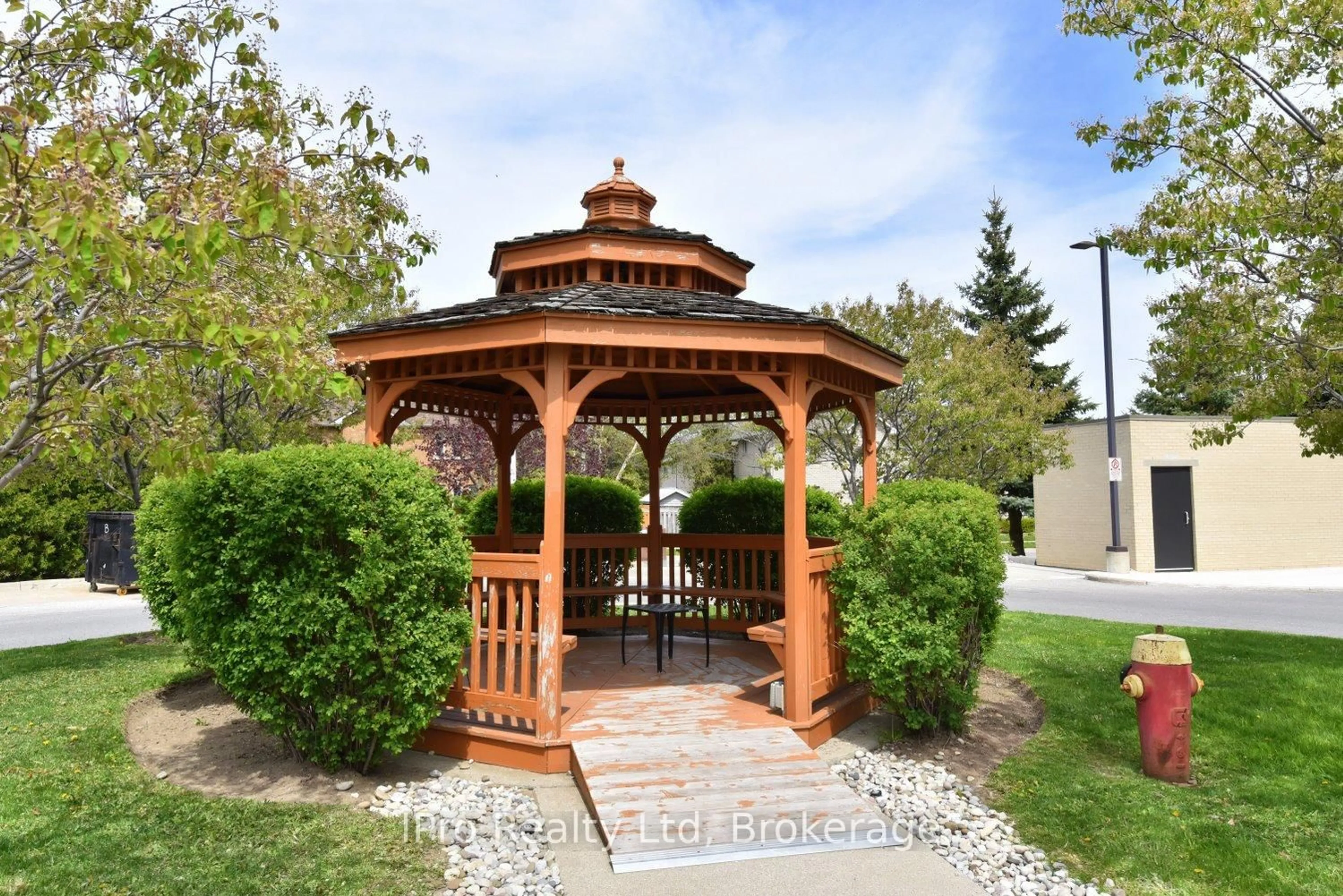 Patio, street for 1998 Ironstone Dr #713, Burlington Ontario L7L 7P7
