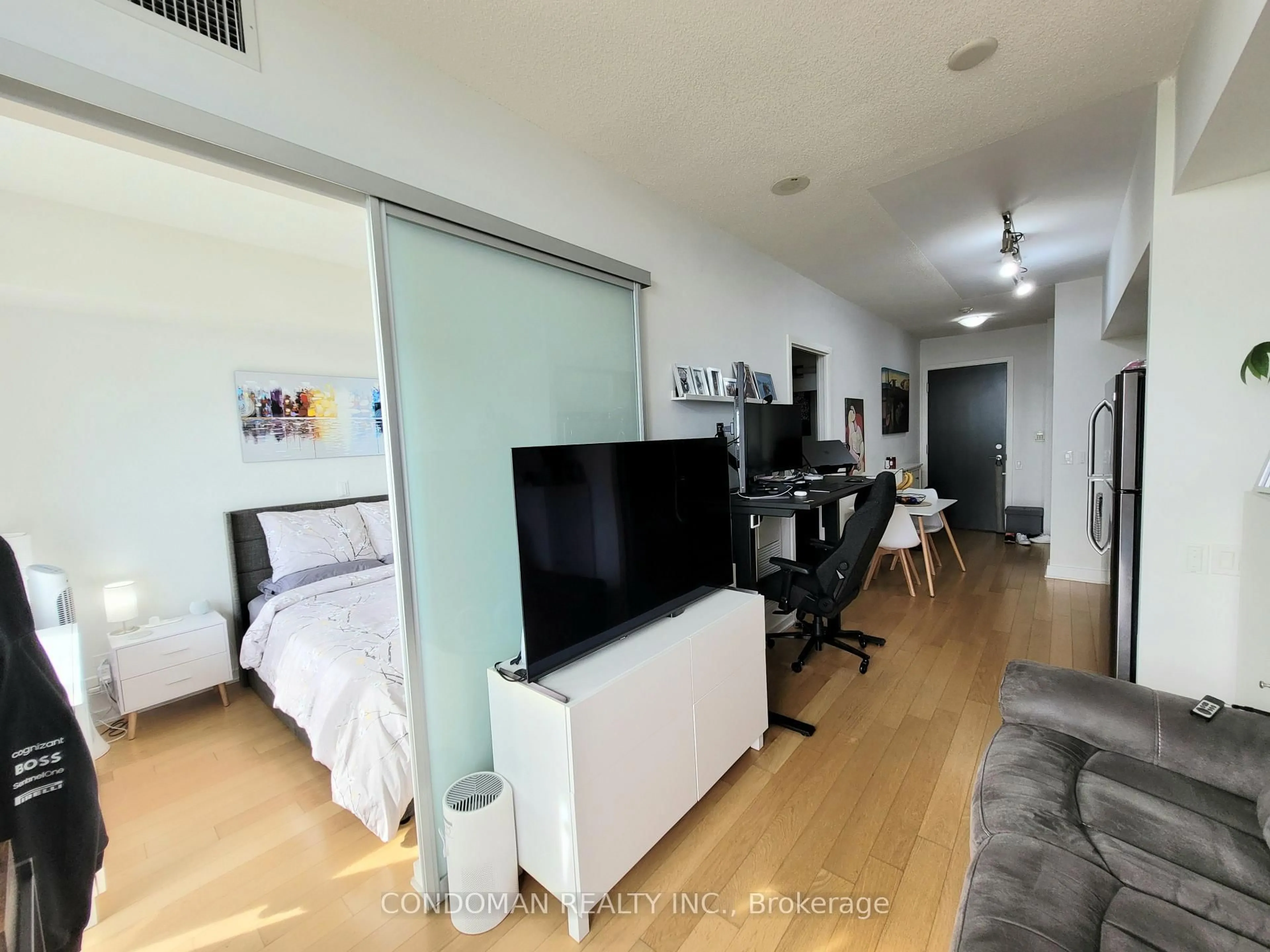 A pic of a room for 105 The Queensway Ave #2508, Toronto Ontario M6S 5B5