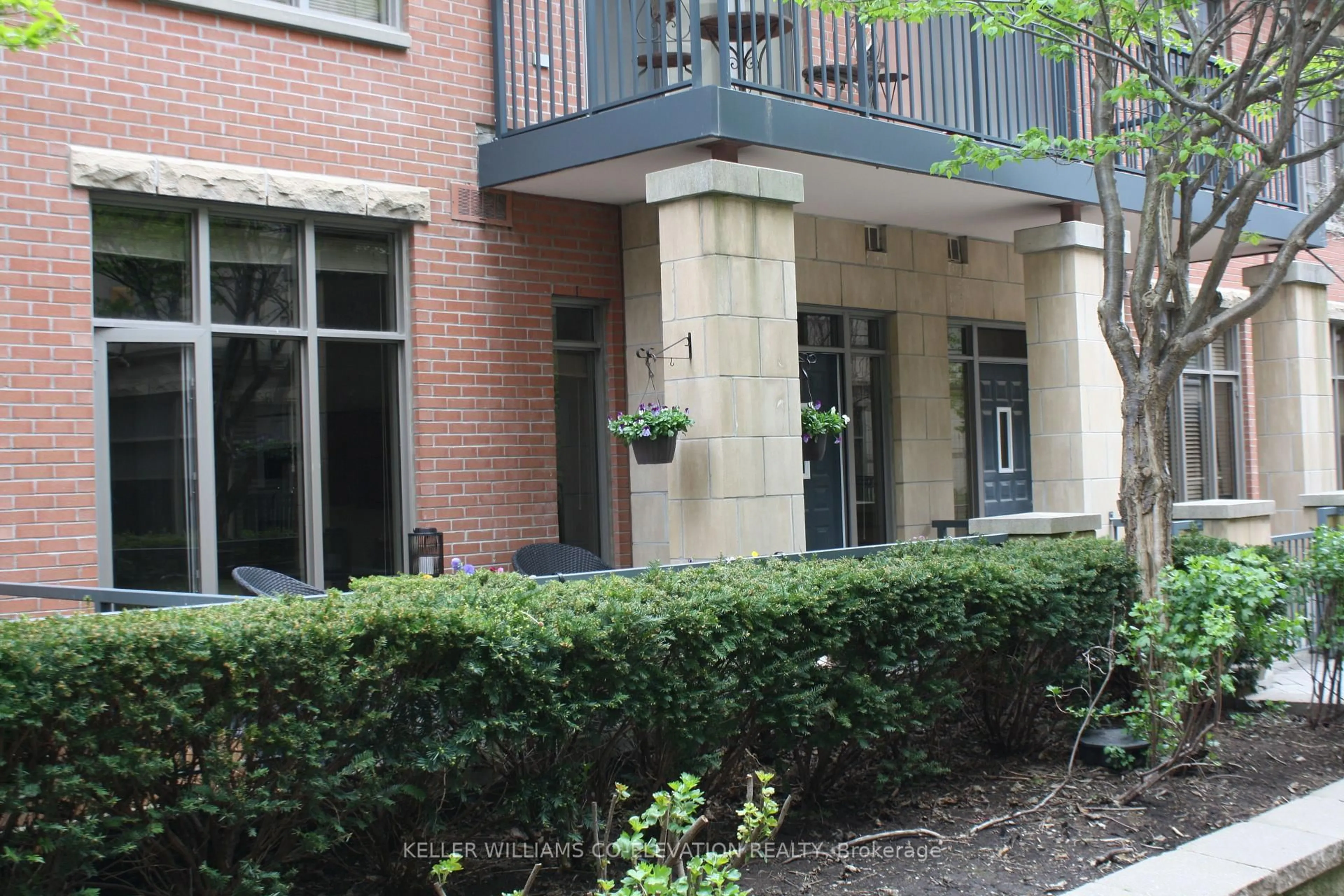 Patio, building for 330 Princess Royal Dr #109, Mississauga Ontario L5B 4P7