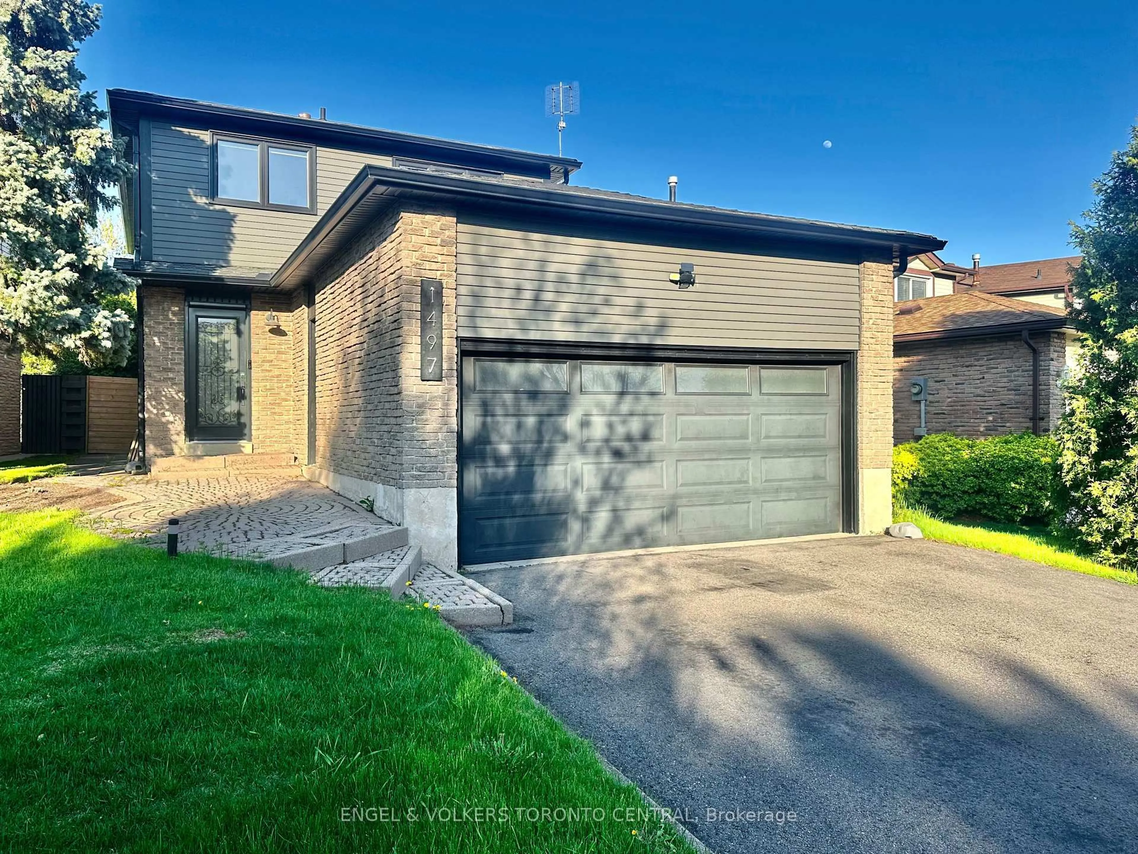Home with brick exterior material, street for 1497 Lancaster Dr, Oakville Ontario L6H 2T2